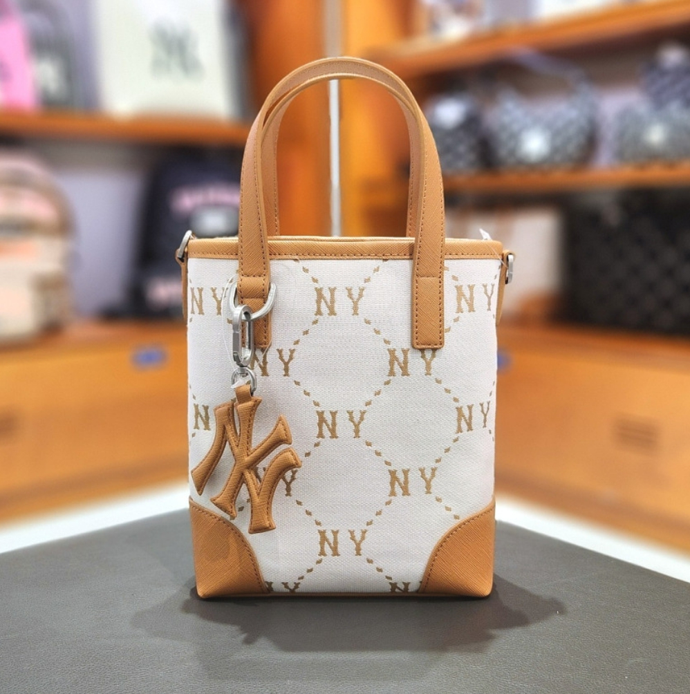 MLB Dia MONOGRAM Jacquard Mini Cross Bag NEW YORK YANKEES