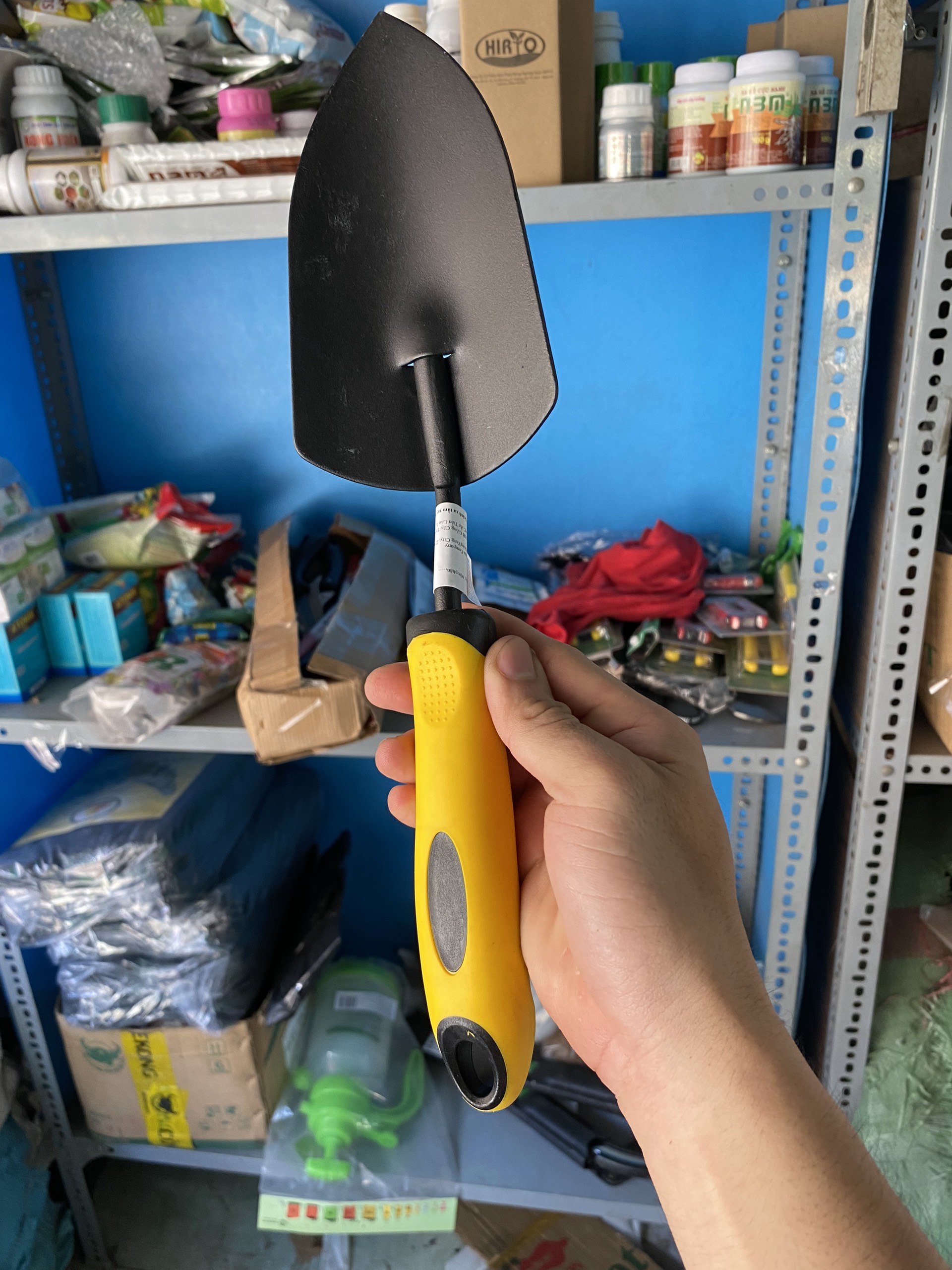 Xẻng xới đất làm vườn cao cấp thép không gỉ cán vàng lv001
