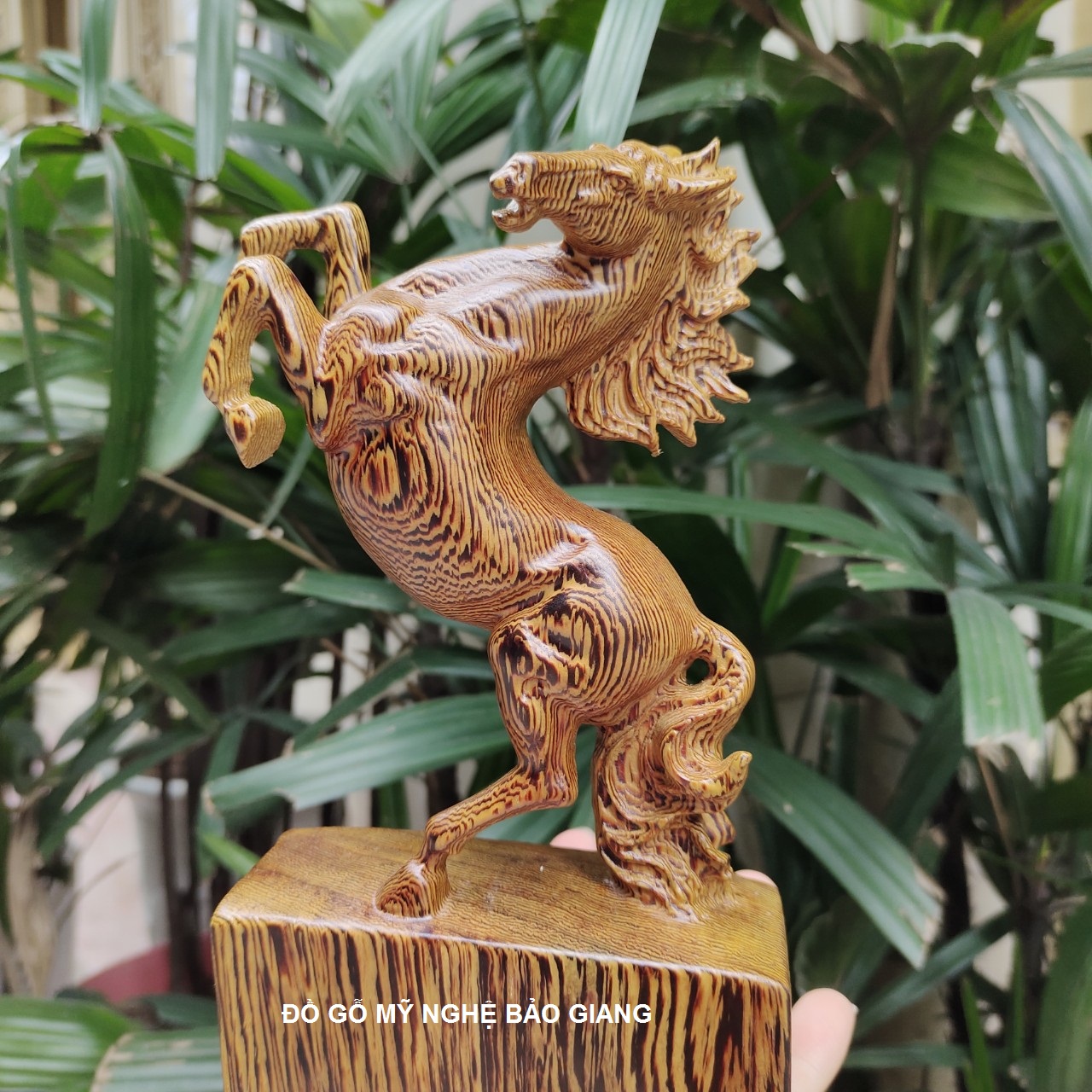 Tượng nhất mã phi thiên gỗ mun đuôi công