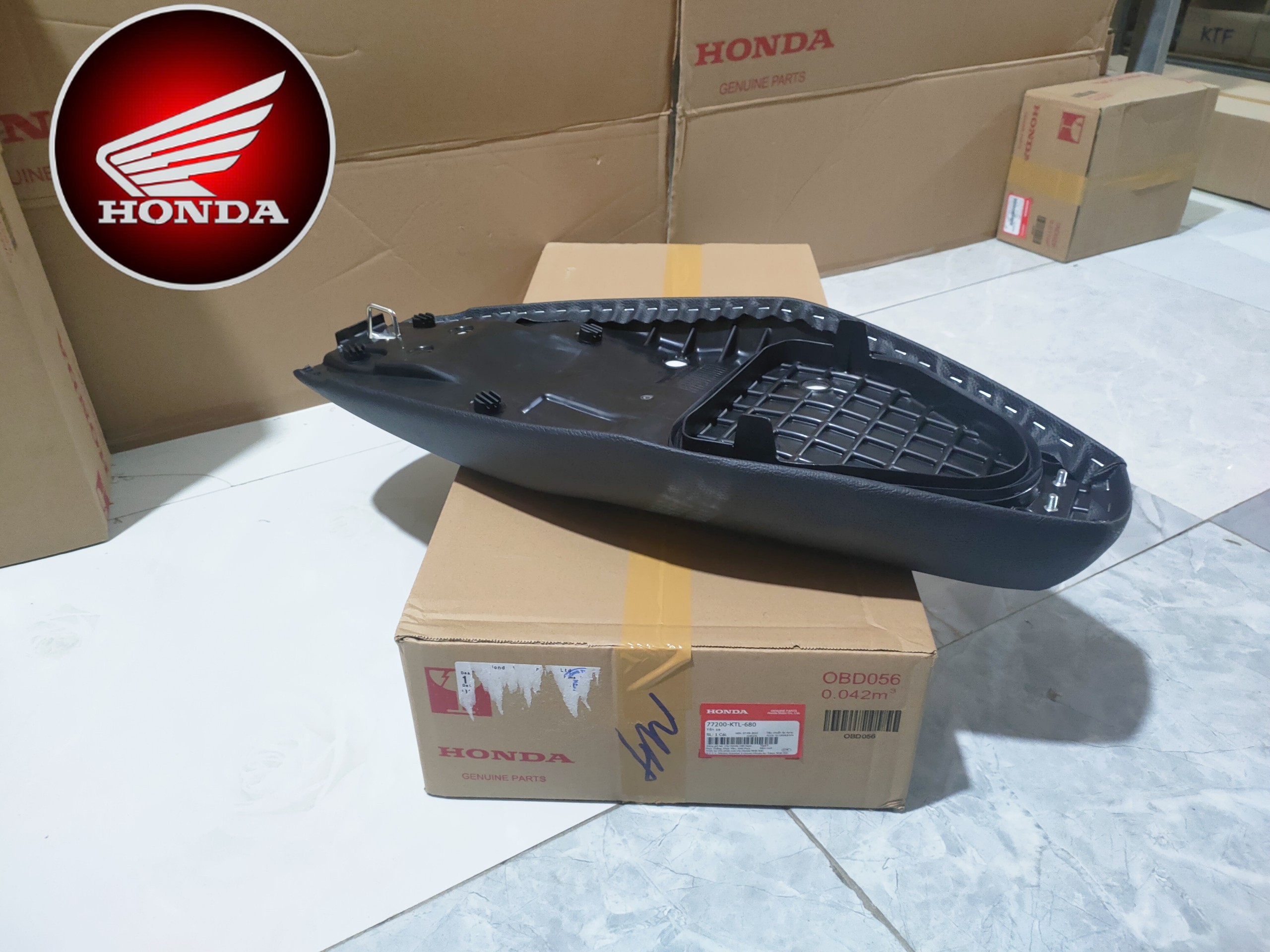 Yên xe Wave A 100 đời 2008 - 2011 ( 77200KTL680)