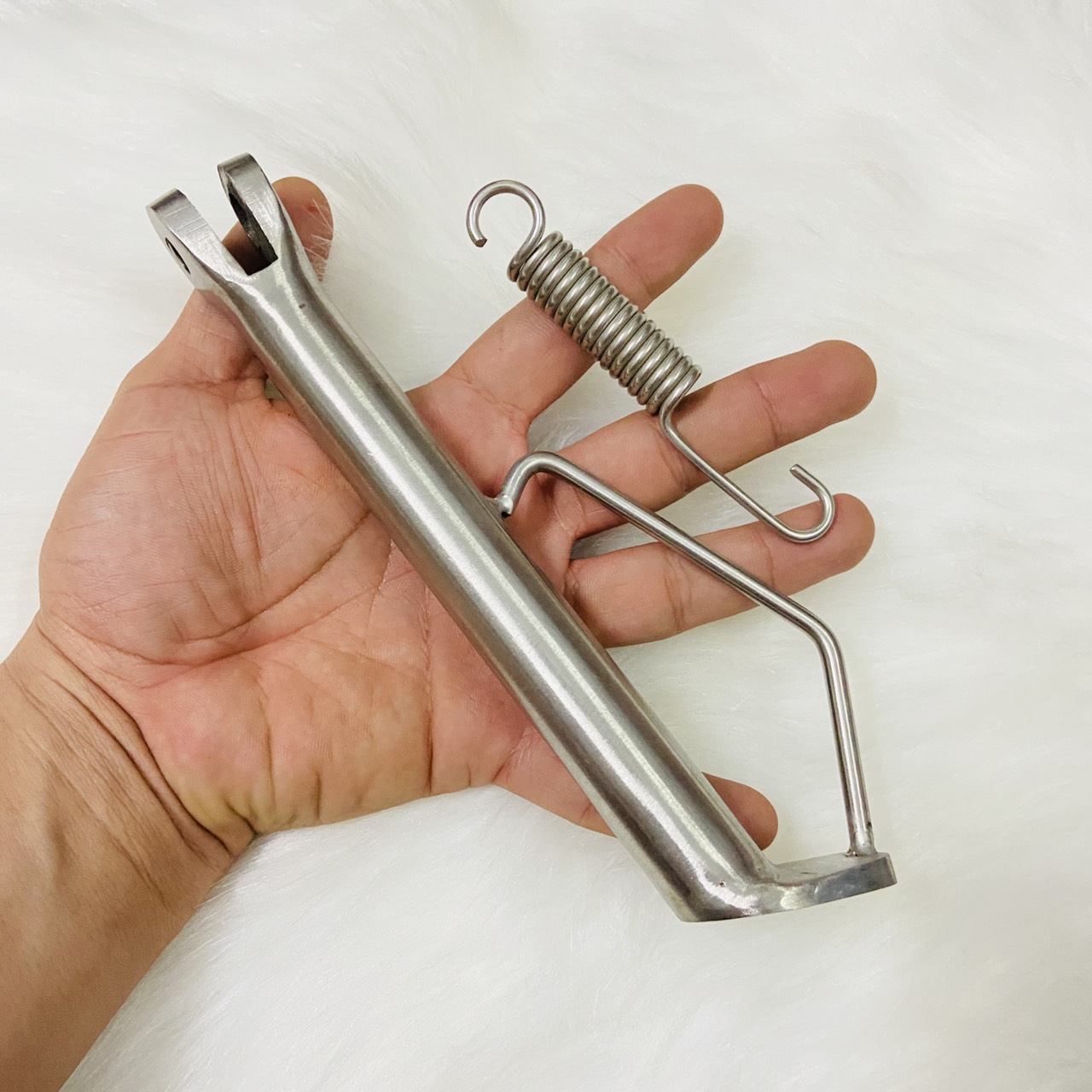 Chân chống nghiêng inox và lò xo chống nghiêng inox gắn xe sirius, jupiter