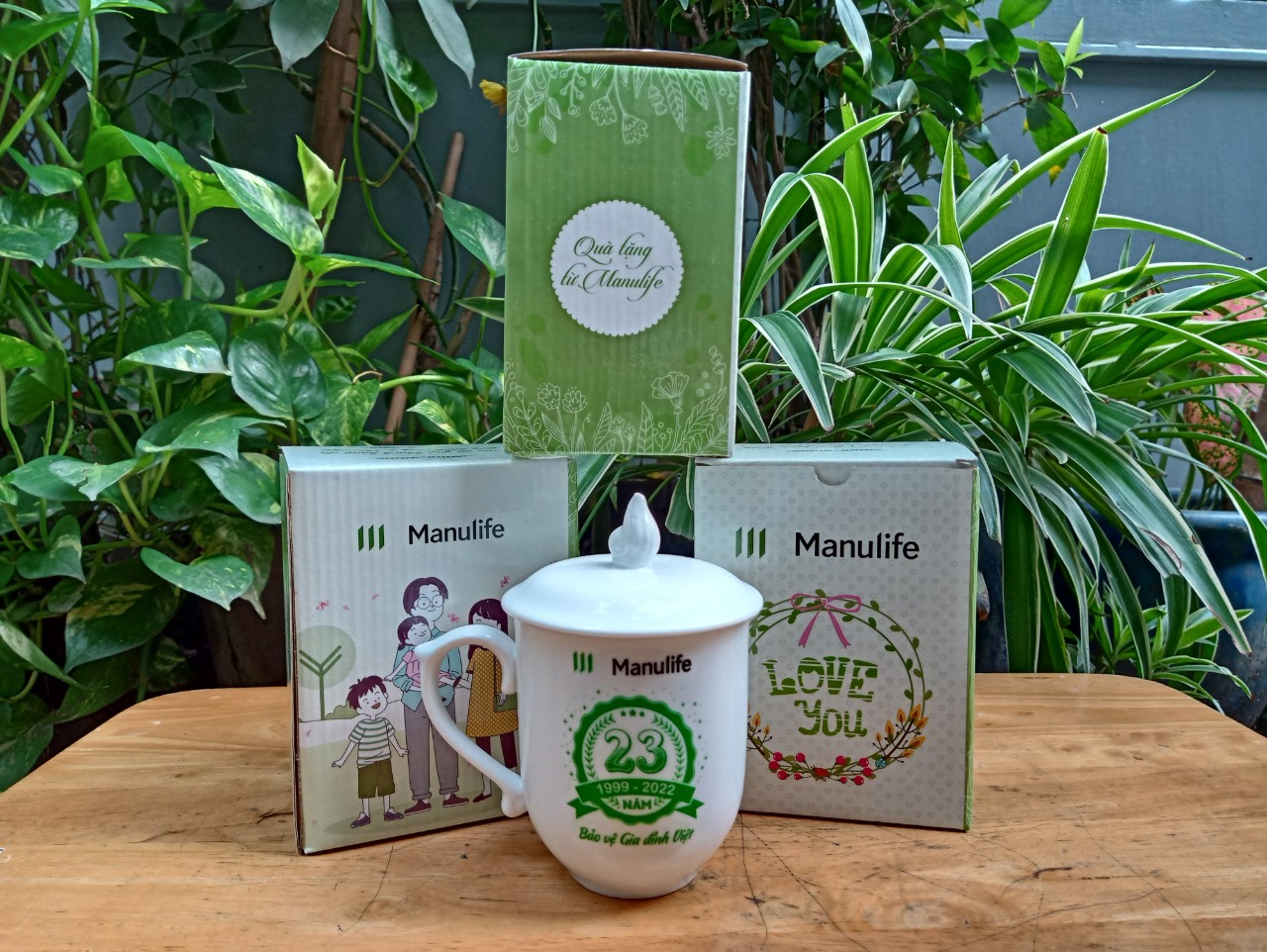 Ly sứ nắp lửa quà tặng MANULIFE (có kèm hộp)