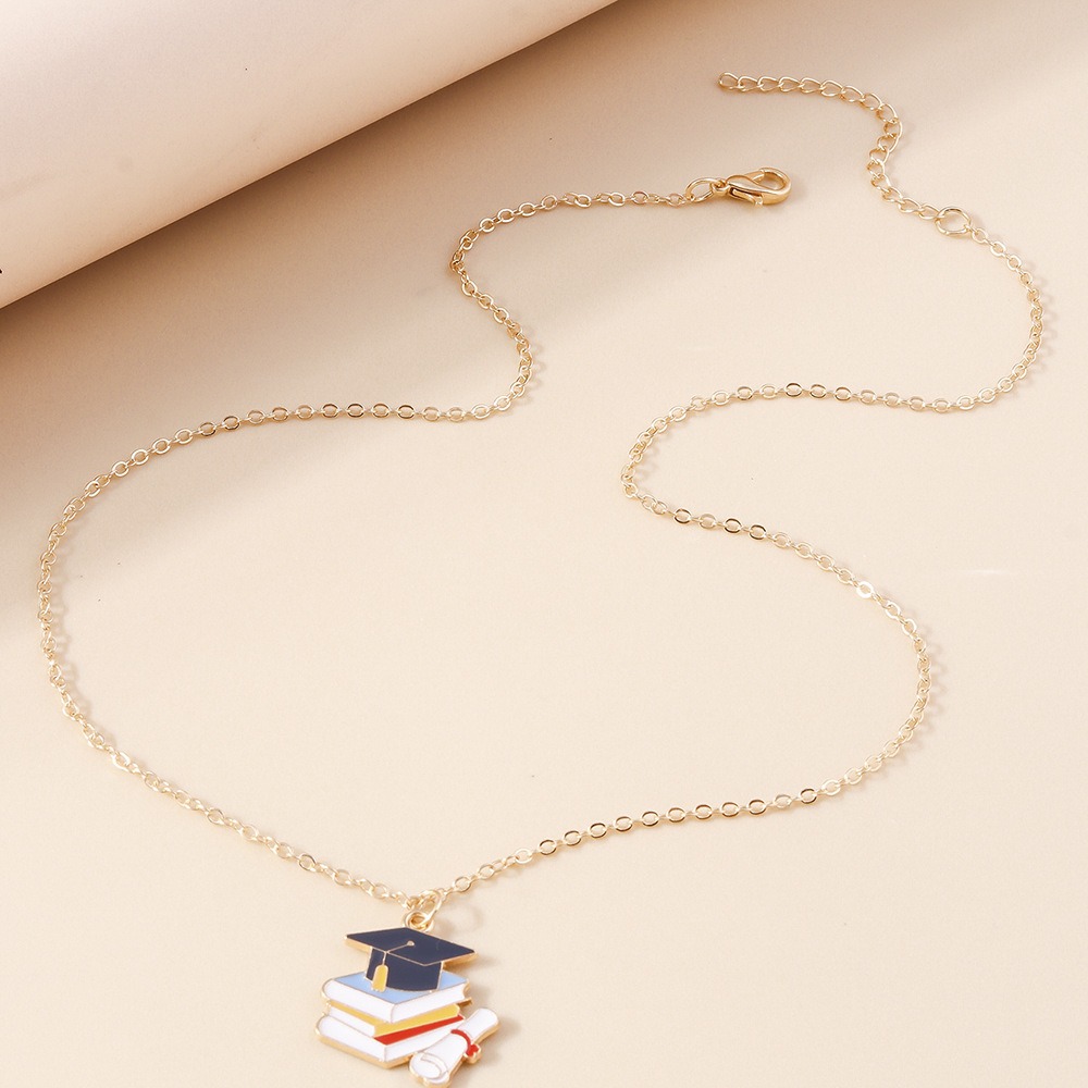 Gift 2024 Creative Necklace Flowers Graduation Cap Pendant Clavicle Chain New Commemorate Jewelry Accessories Student. 