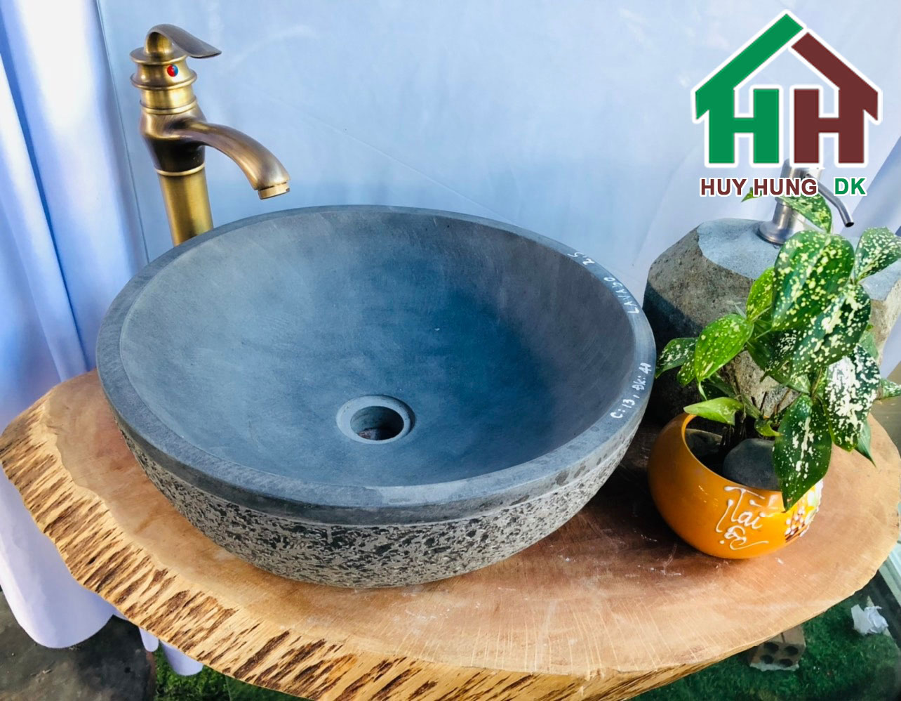 Lavabo Đá Cuội ( Chưa kèm vòi ) - Công ty Huy Hùng