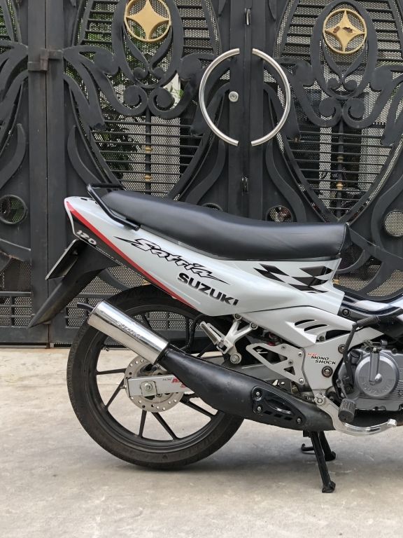 Tem Cờ Suzuki Satria 2000 Xám Đen