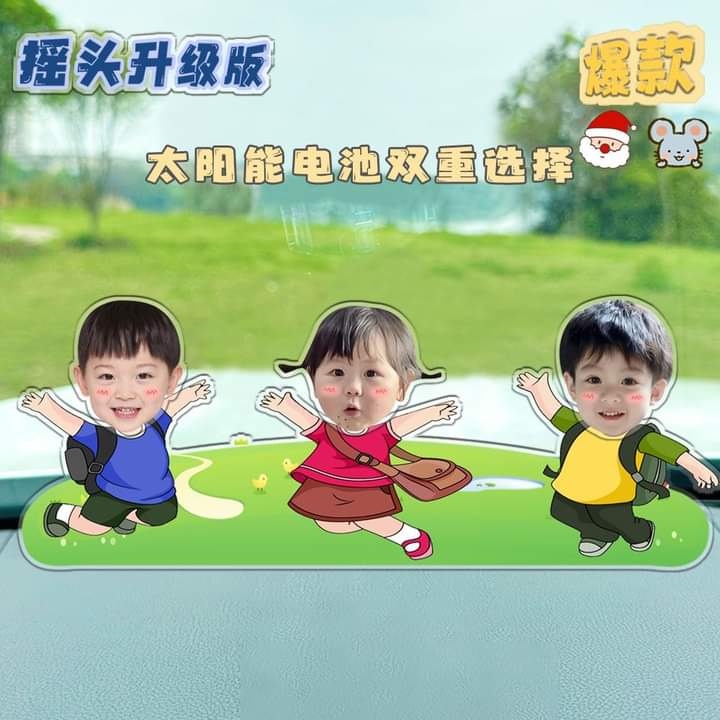 Standee lắc đầu thegioipuzzle gia đình 3 người in theo yêu cầu để bàn decor mới đẹp