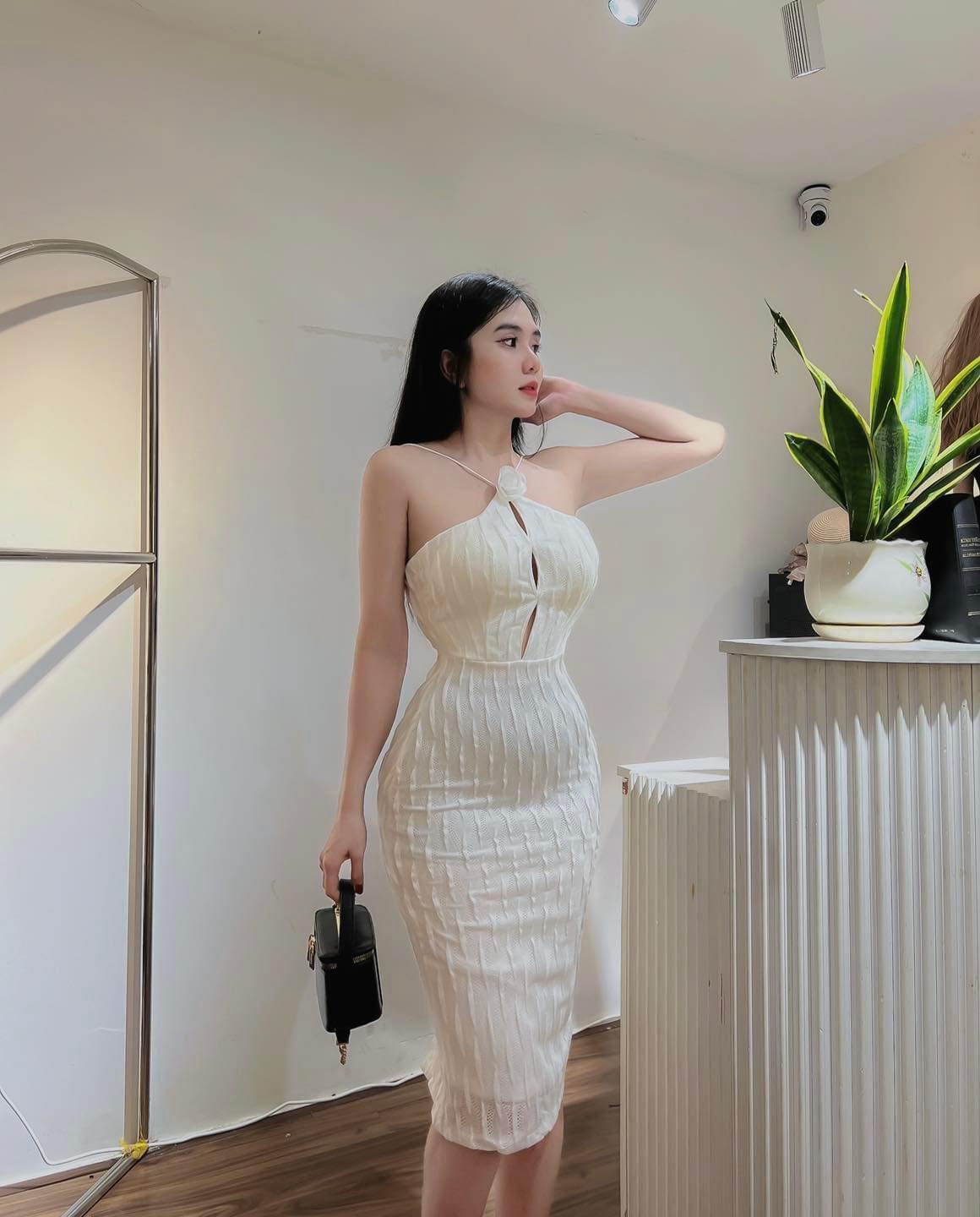 ĐẦM CỔ YẾM GIỌT NƯỚC KÈM TAG HOA (CÓ MÚT NGỰC)