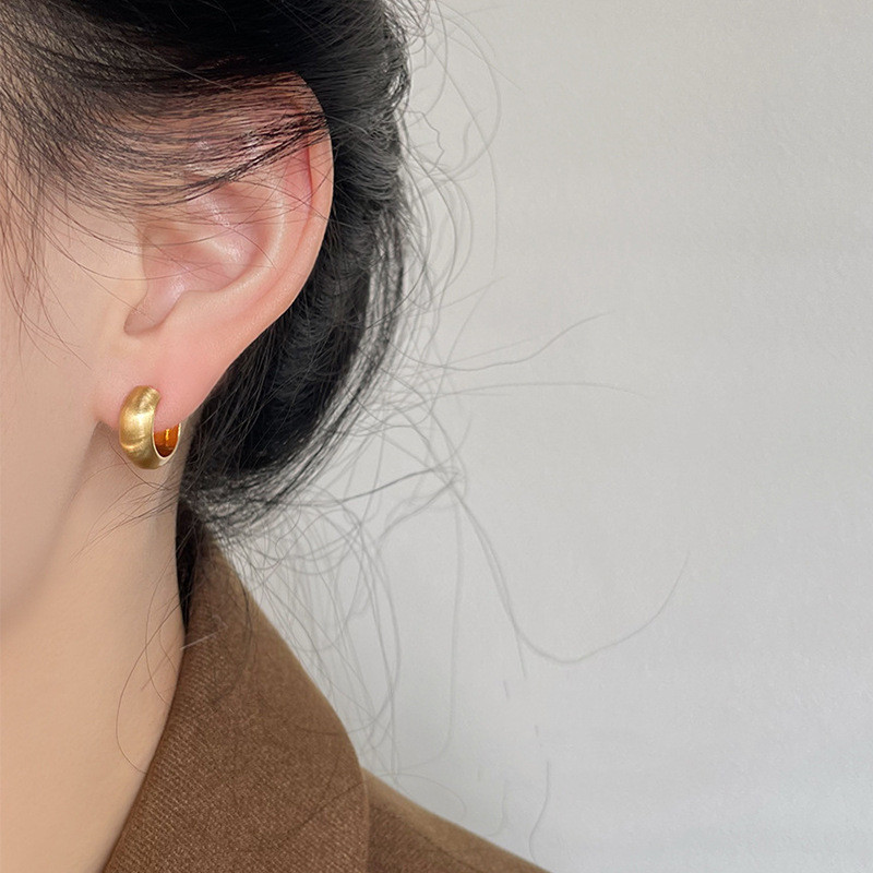 New%202025%20Retro%20Gold%20Frosted%20C%20Shape%20Ear%20Clip%20Earrings%20for%20Women%20Trendy%20Jewelry%20Accessories%20-%20Image%206
