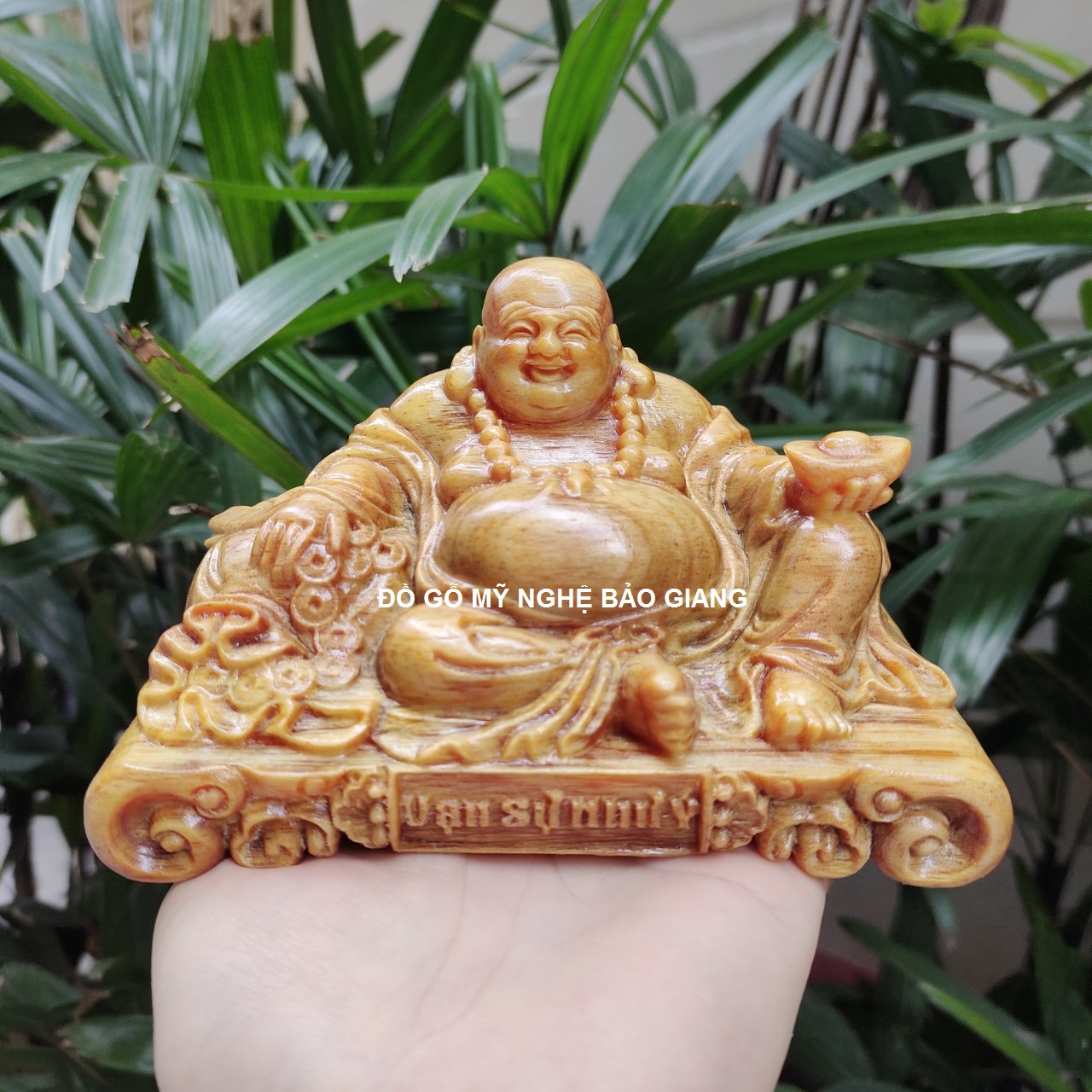 Tượng phật di lặc gỗ huyết long