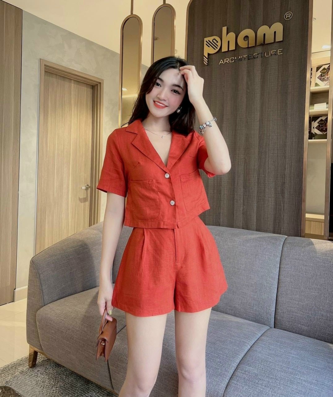 [Free Ship 2024] Sét Bộ Nữ Áo Kiểu Vest Ngắn Tay Phối Nút From Croptop Kèm Quần Đùi Ống Rộng Xếp Ly Duyên Dáng Nữ Tính Thời Trang Nữ Cho Các Nàng Đi Chơi