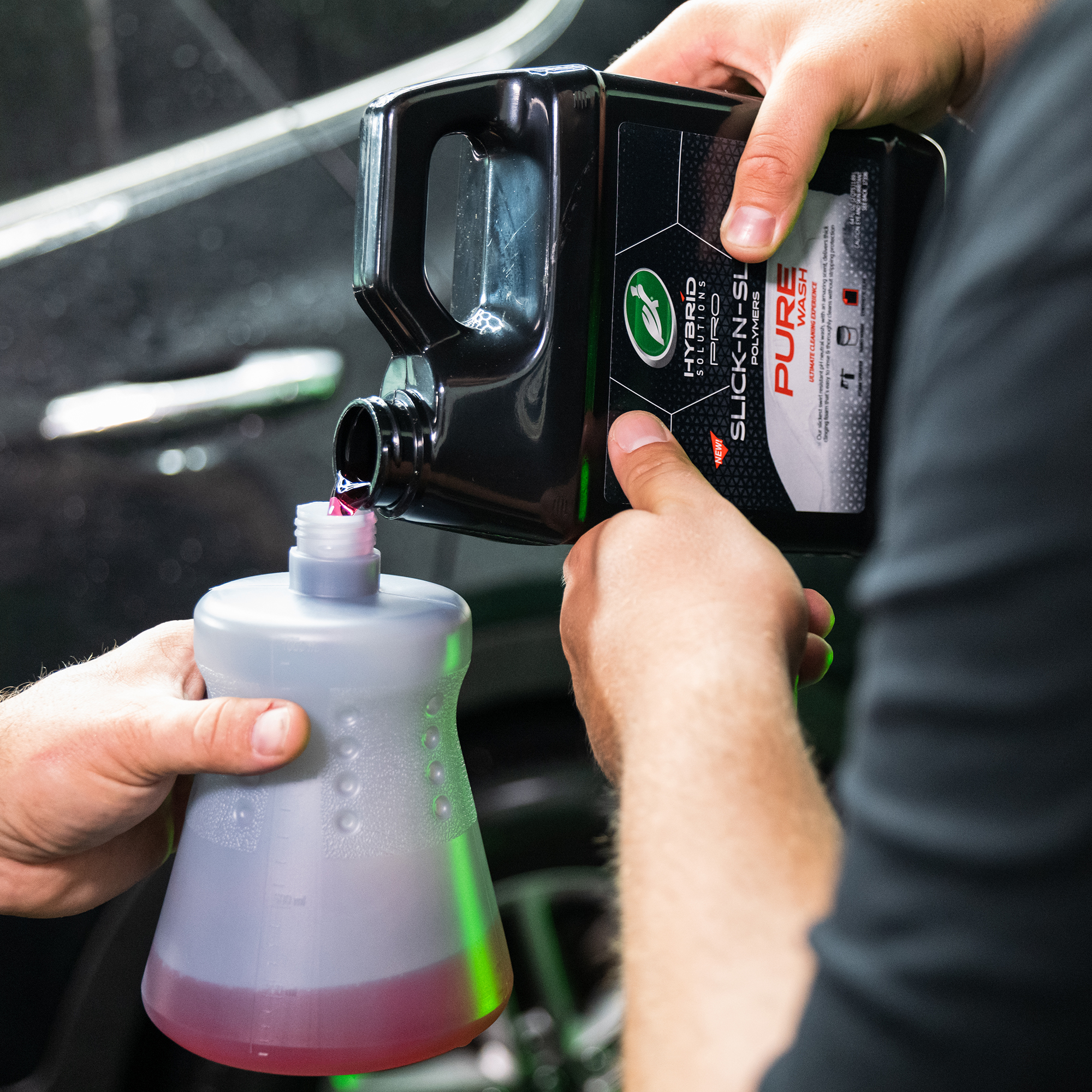 TURTLE WAX - BUNDLE OFFER - HYBRID SOLUTIONS PRO PURE WASH 1.89L, HYBRID SOLUTIONS PURE SHINE MISTING DETAILER - 590 ML. 