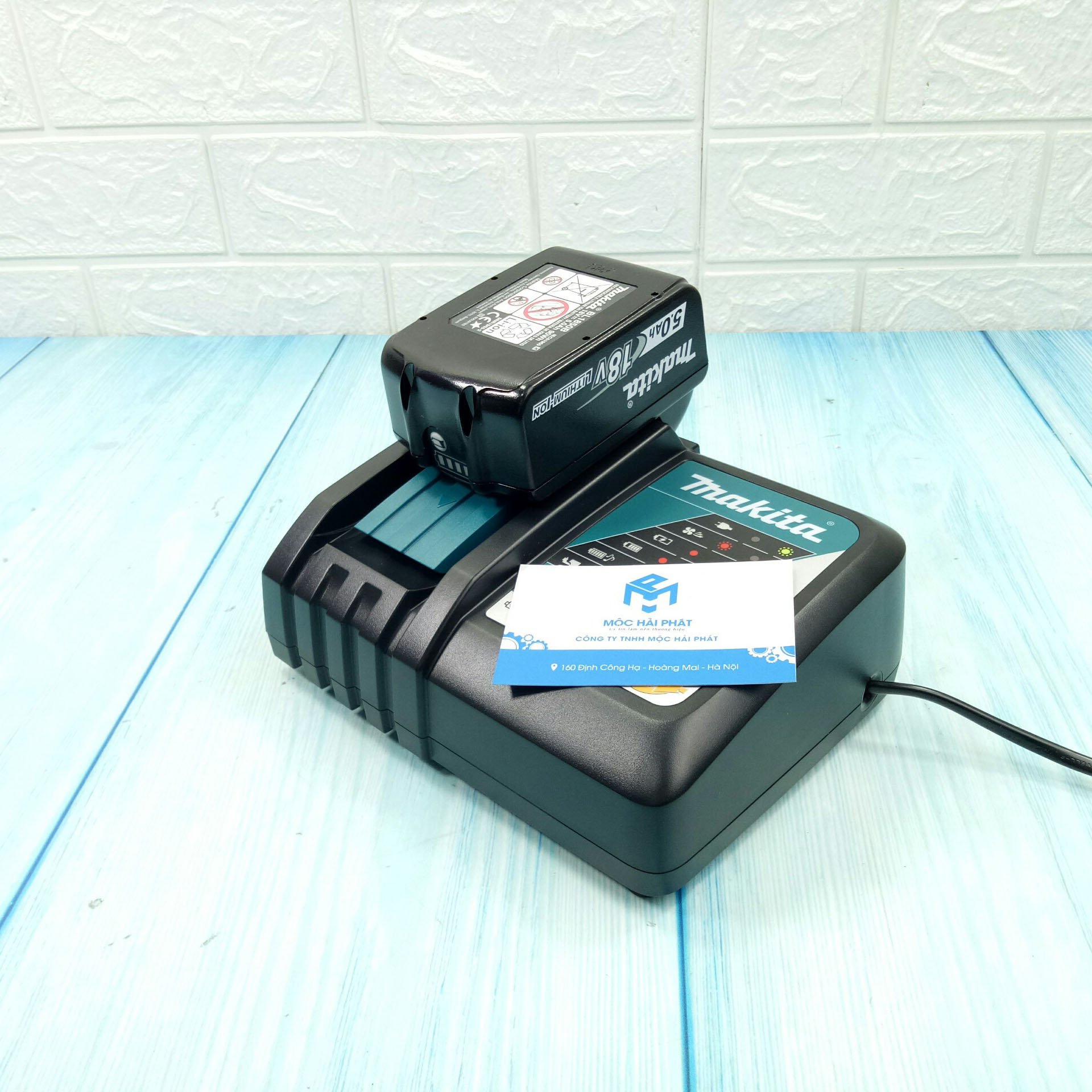 Đế sạc pin Li-Ion nhanh Makita DC18RC
