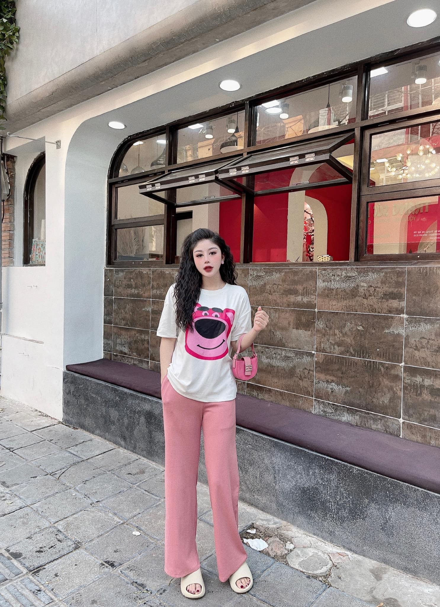 Bộ quần áo hình miệng