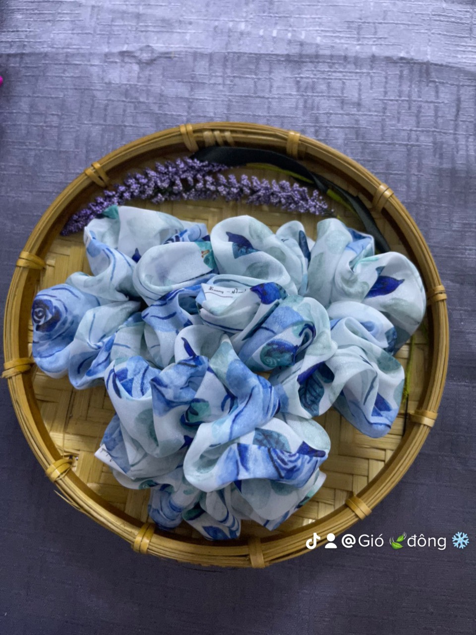 Scrunchies- đồ cột tóc chất tơ ánh hoa Hồng xanh