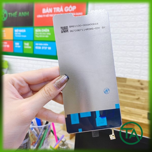 Phản quang Oppo F7