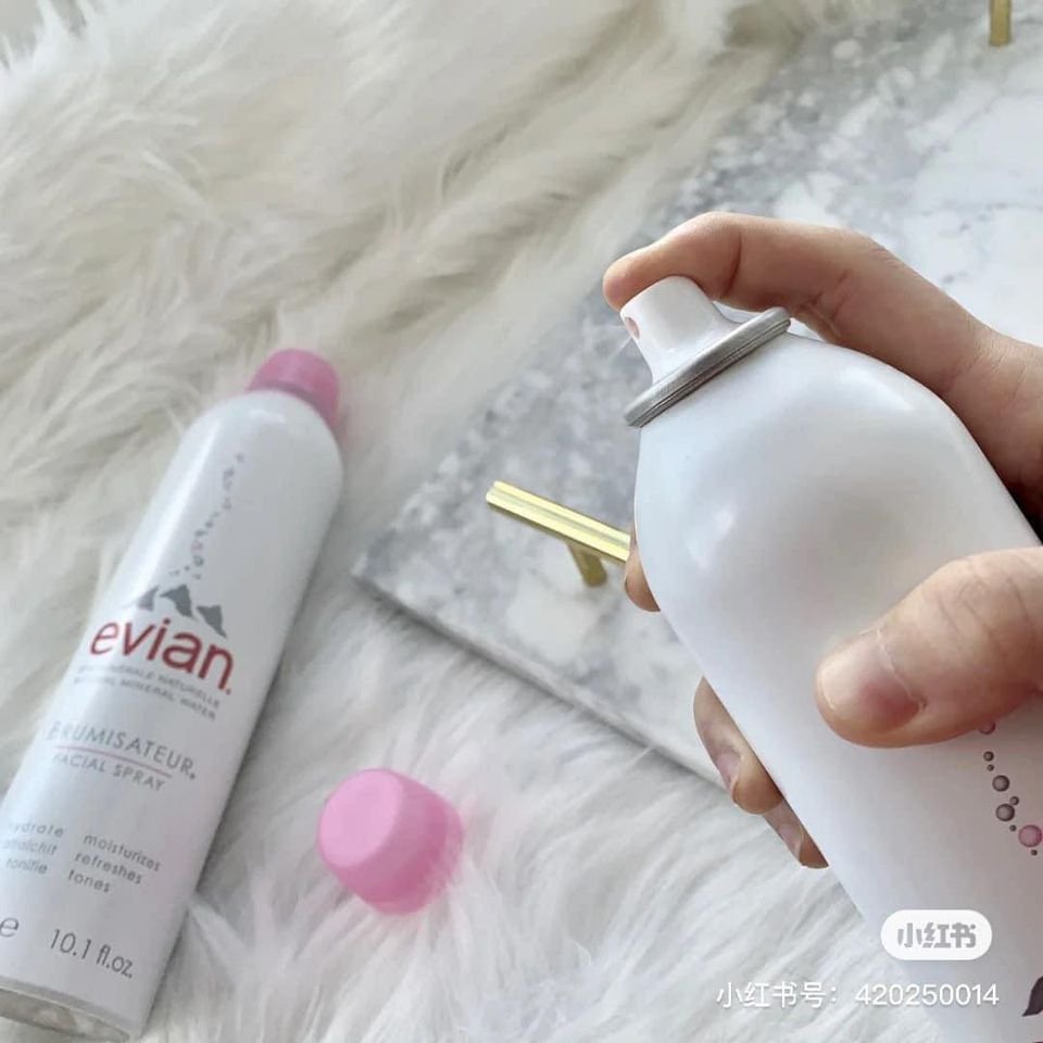 XỊT KHOÁNG EVIAN
