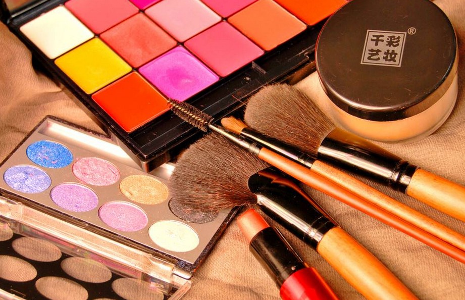 3/5pcs%20brand%20MakeUp%20Sets%20Lucky%20Surprise%20Bag%20Make%20up%20Cosmetics%20Kit%20Eyeshadow%20LipStick%20Eyebrow%20lip%20balm%20highlighter%20Sent%20Randomly%20-%20Image%205