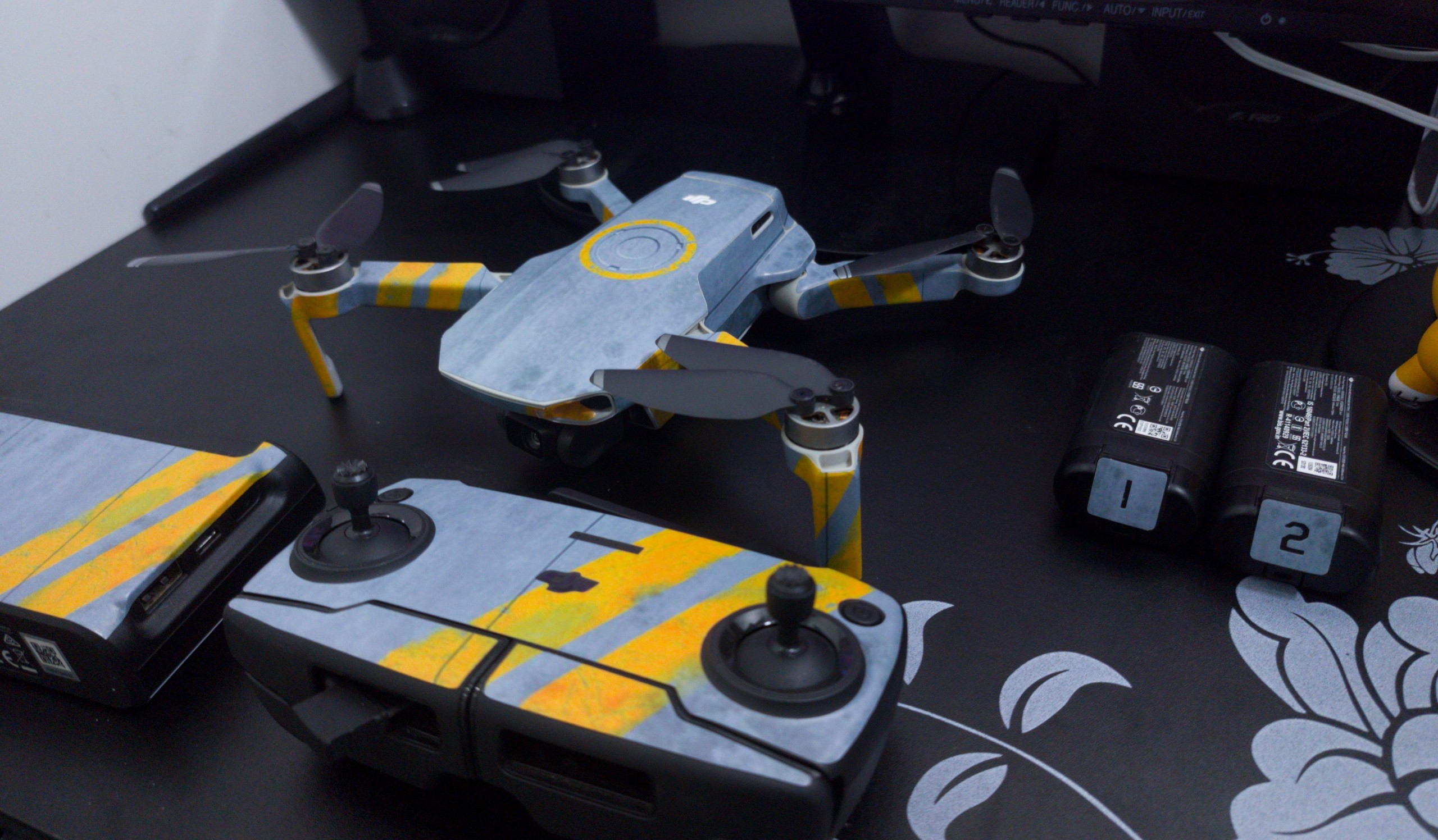 Miếng Dán Flycam Mavic Mini - Mini Se - Mini 2 - Xám Vàng + Dán Hub Sạc