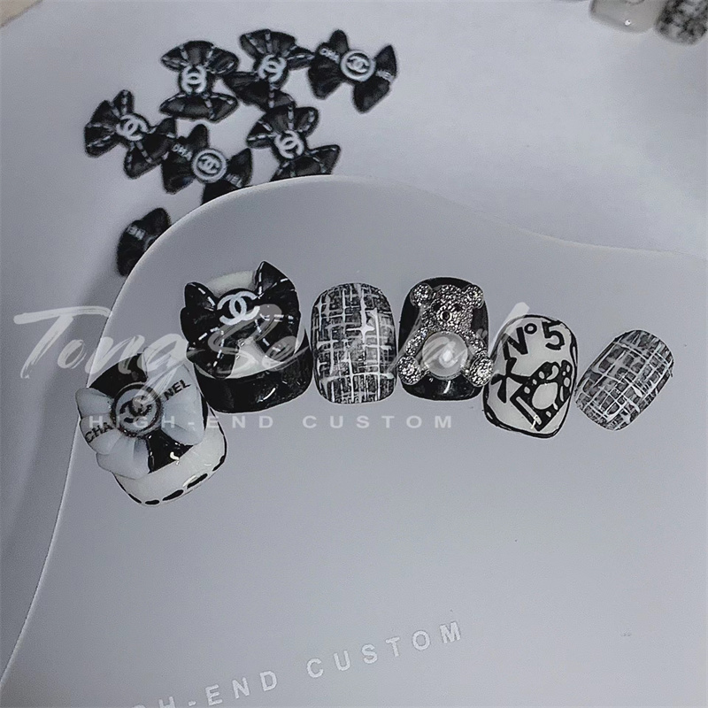 Charm Nơ Thương Hiệu Chanel Trắng Đen Đính Móng NZ19