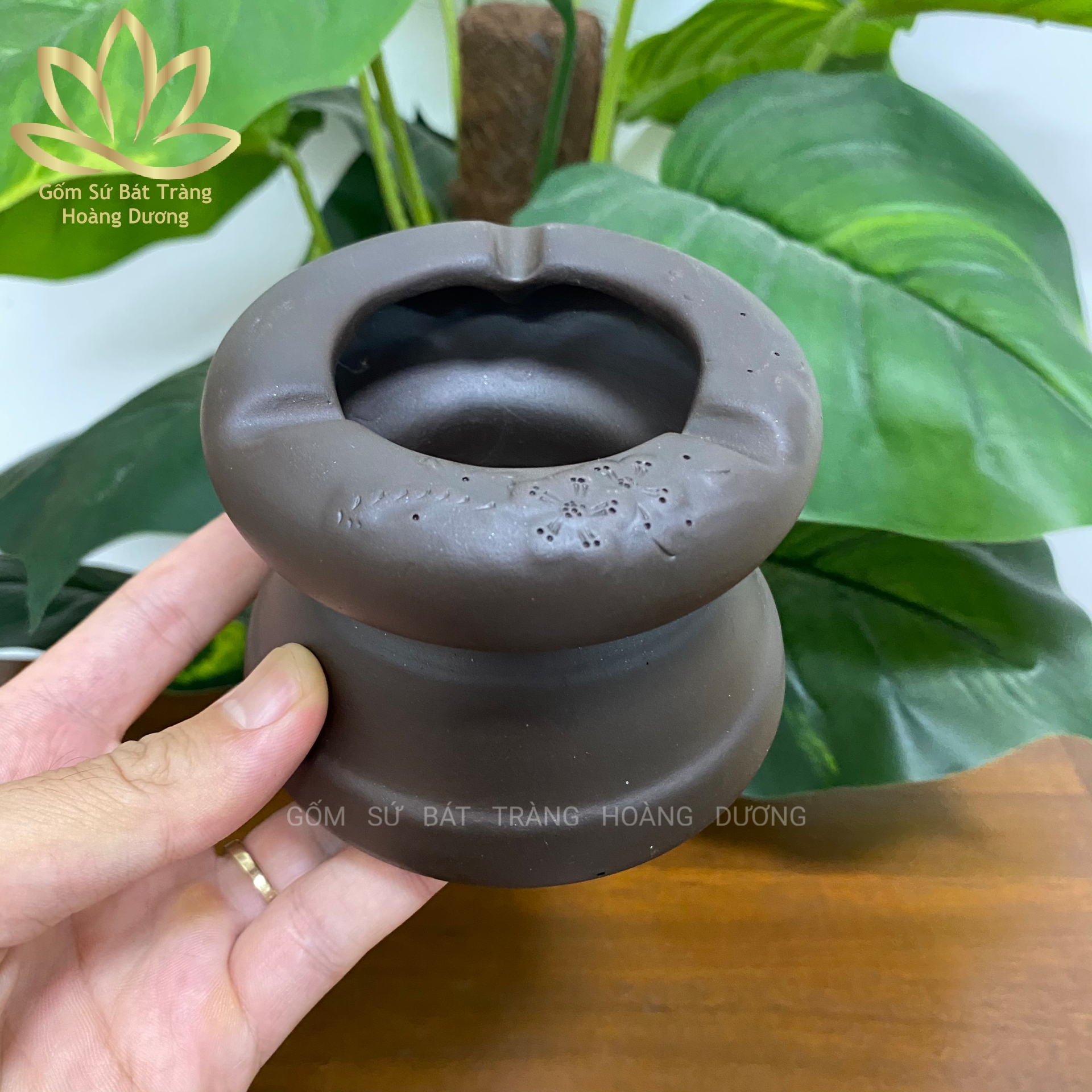 Gạt tàn đất nung Bát Tràng màu đen