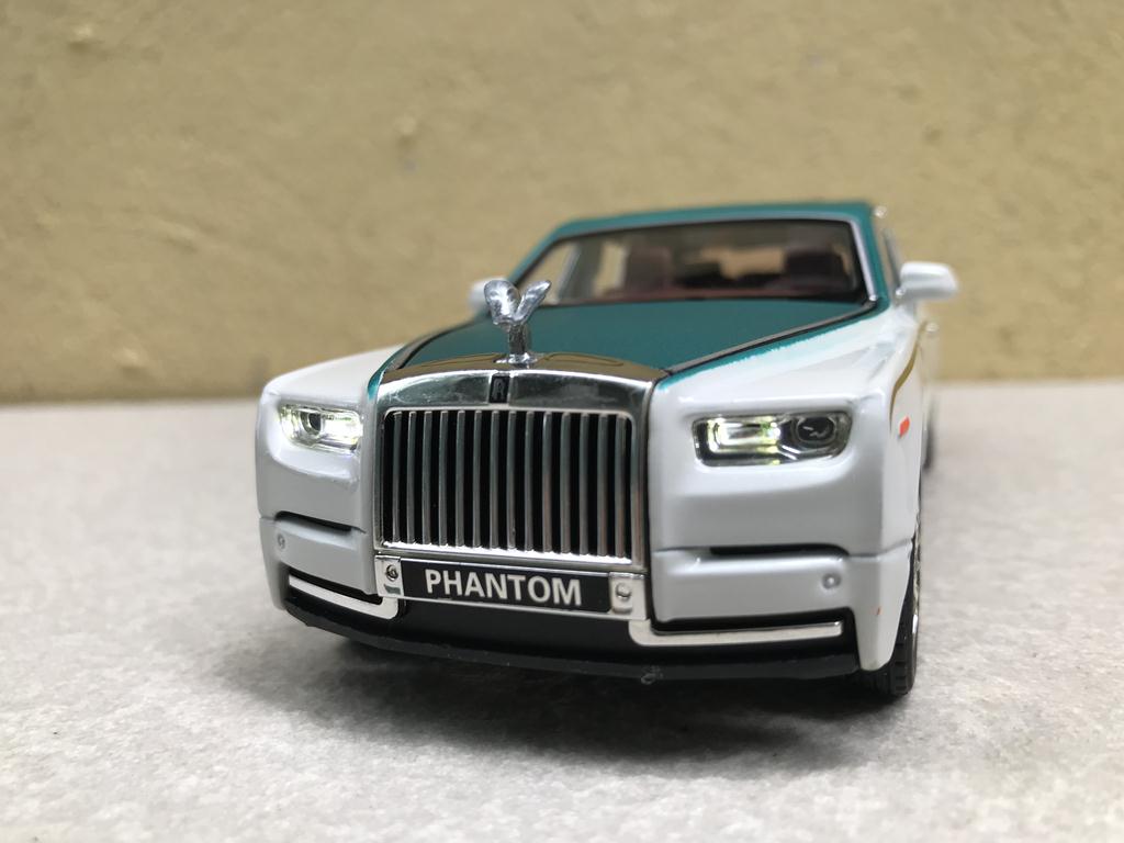 Mô hình xe Ô tô Rolls-Royce Phantom 2020 1:32