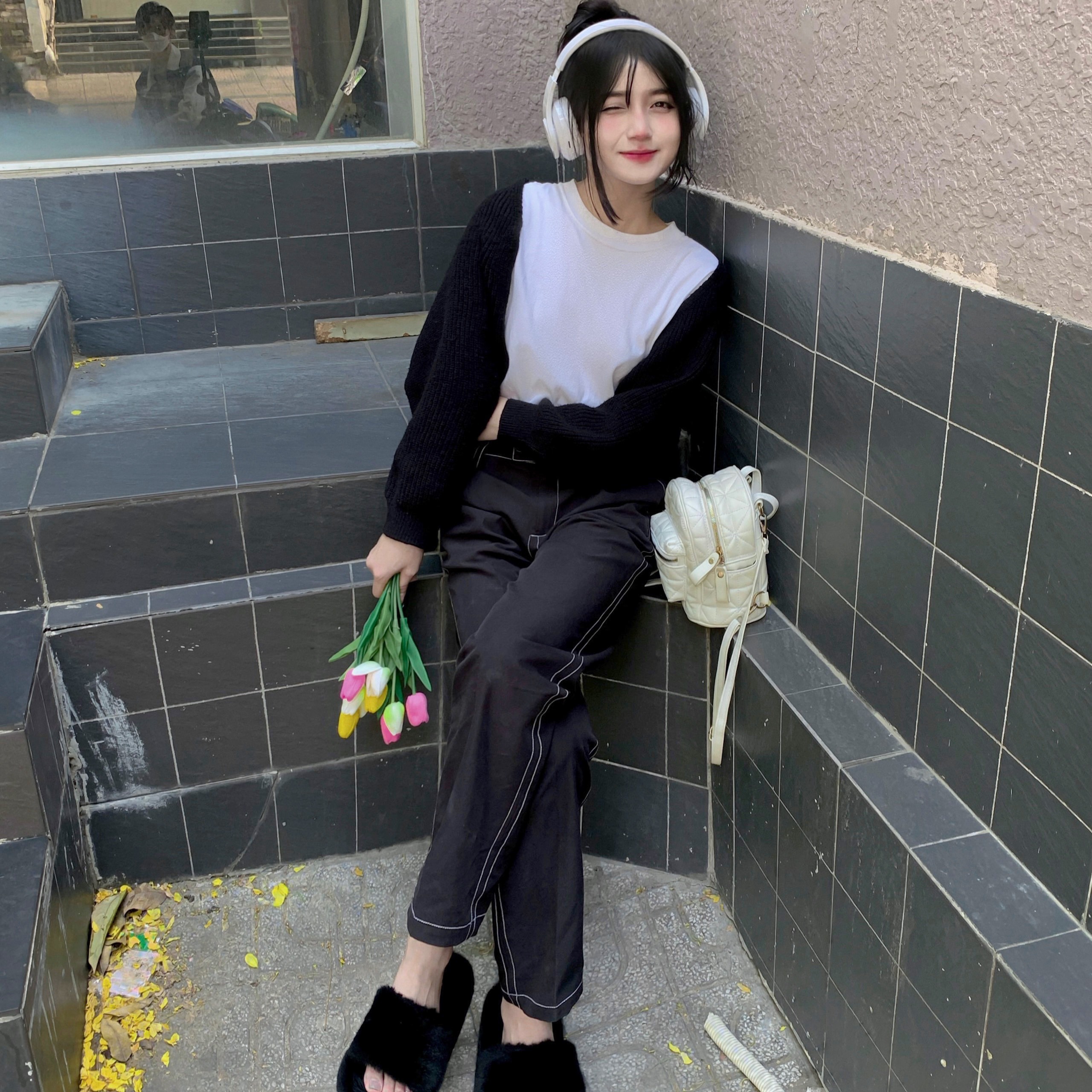 QUẦN TÂY ĐEN ĐỤC CHỈ ARMOUS