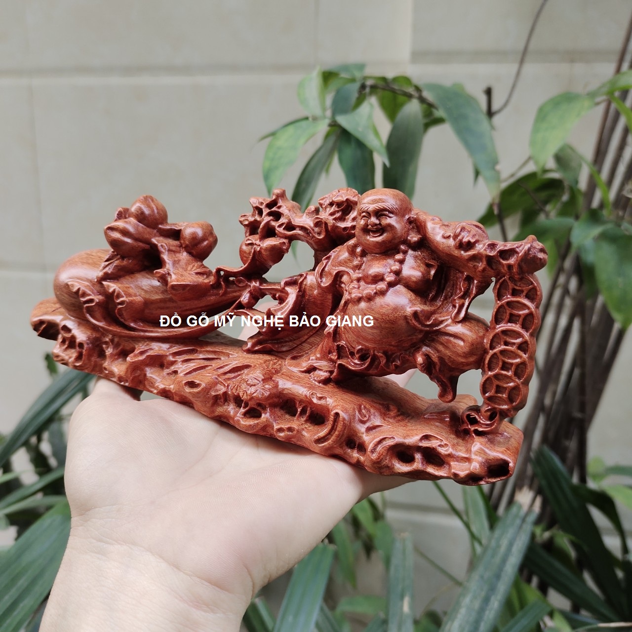 Tượng phật di lặc để ô tô gỗ hương