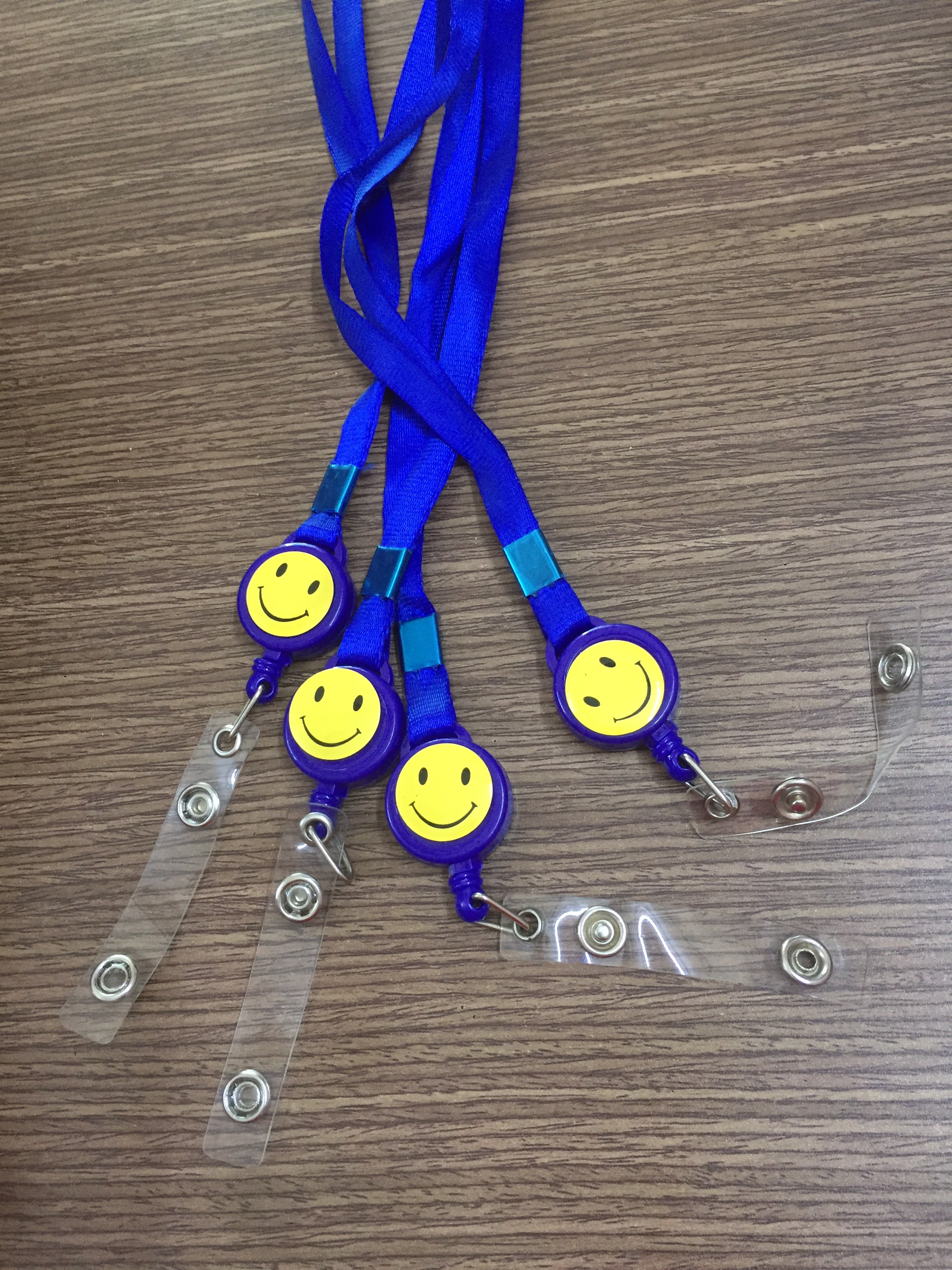Dây đeo thẻ YOYO mặt cười dạng rút