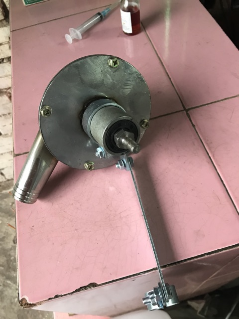 Đầu Bơm nước Inox gắn vào máy cắt cỏ