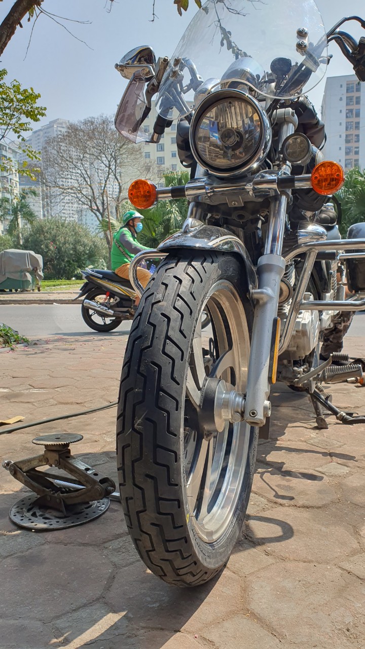 Lốp/vỏ xe máy Dunlop 100/90-18 D404F