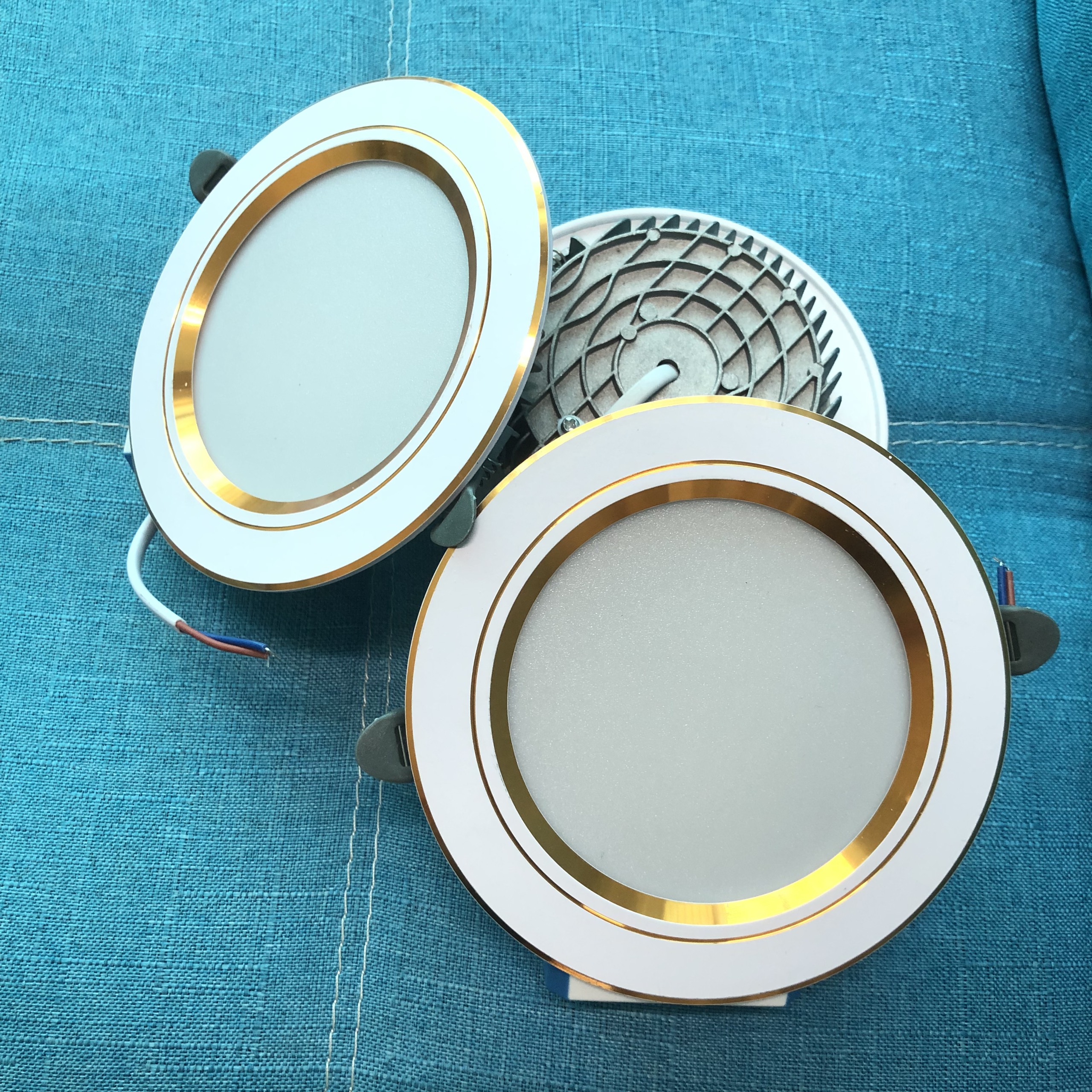 Combo 10 Đèn Led Âm Trần 9W viền vàng, đế đúc