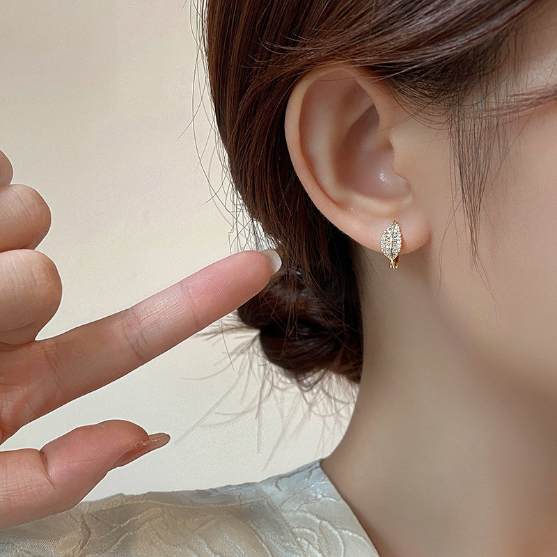 Women%20Retro%20Gold%20Delicate%20Crystal%20Leaf%20Earrings%20Simple%20Circle%20Hoop%20Earrings%20Fashion%20Jewelry%20Gifts%20for%20gf%20-%20Image%204