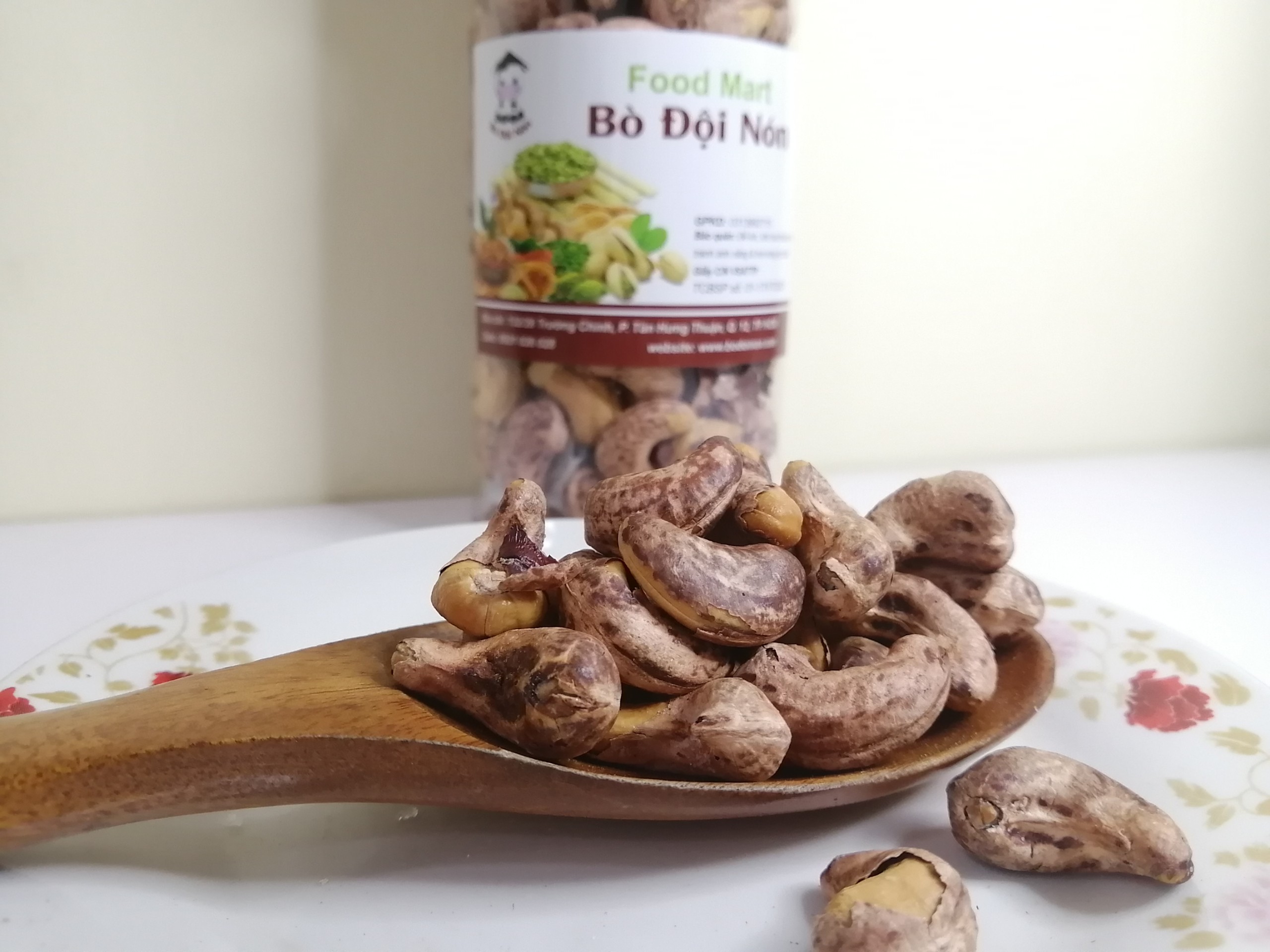 Hạt Điều Rang Muối Nguyên Hạt Còn Vỏ Lụa 500g Bò Đội Nón