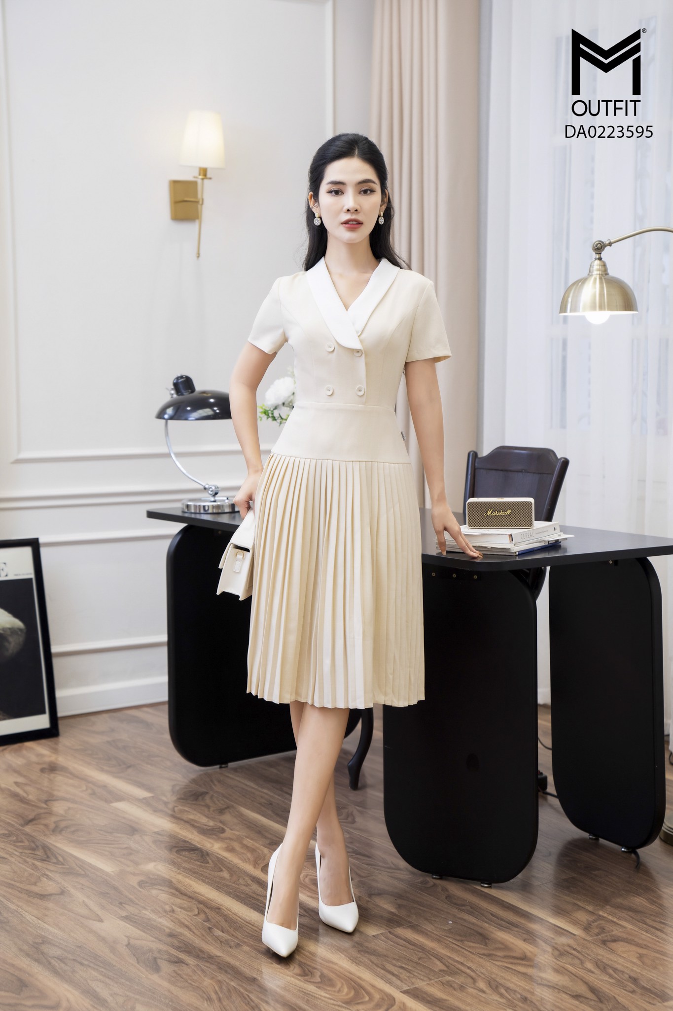 Đầm dáng xòe, phối cổ trắng, tùng dập ly