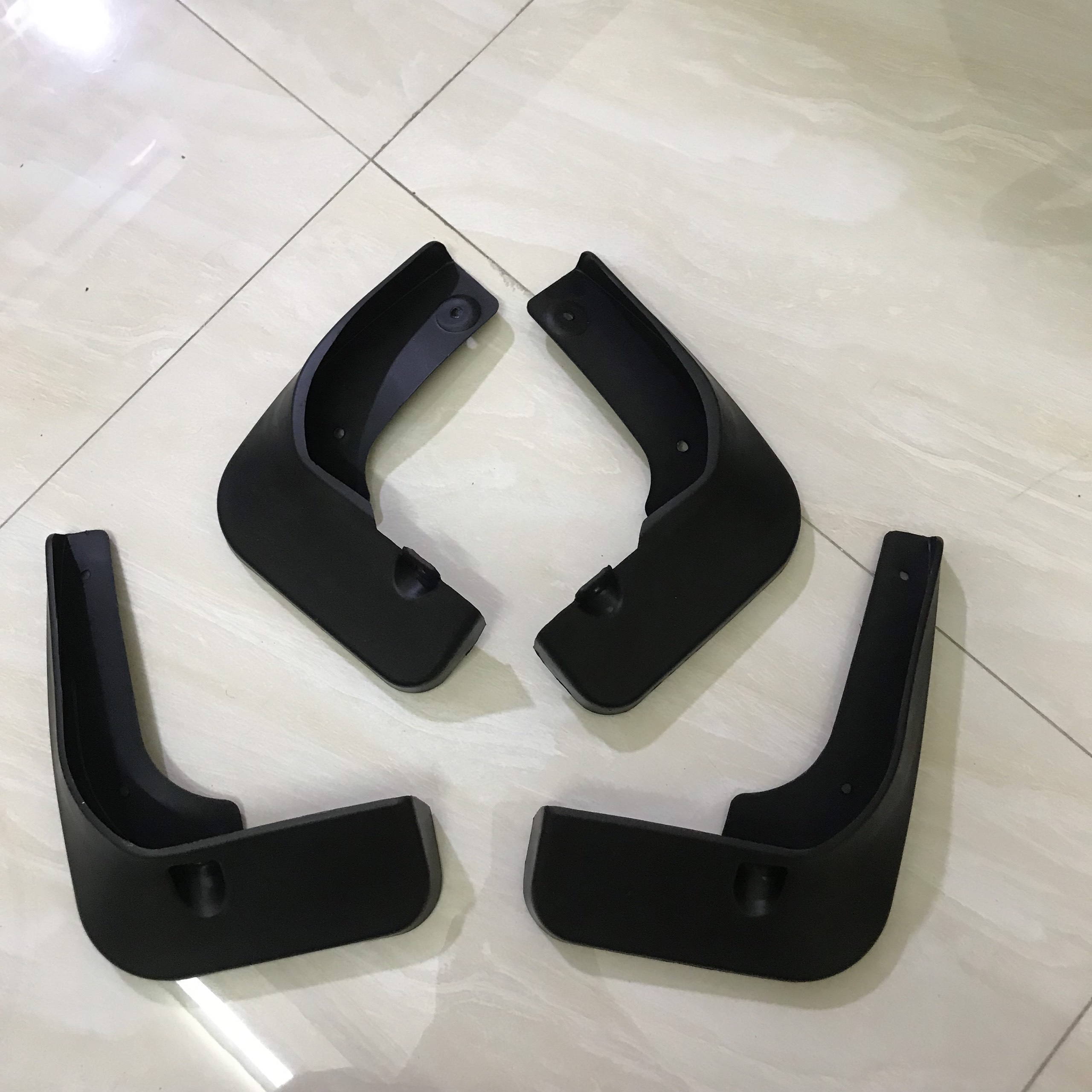 Bộ 4 chắn bùn xe Toyota Camry đời 2014 đến 2017 ( KHÔNG CÓ CHỮ CAMRY TRÊN SẢN PHẨM).