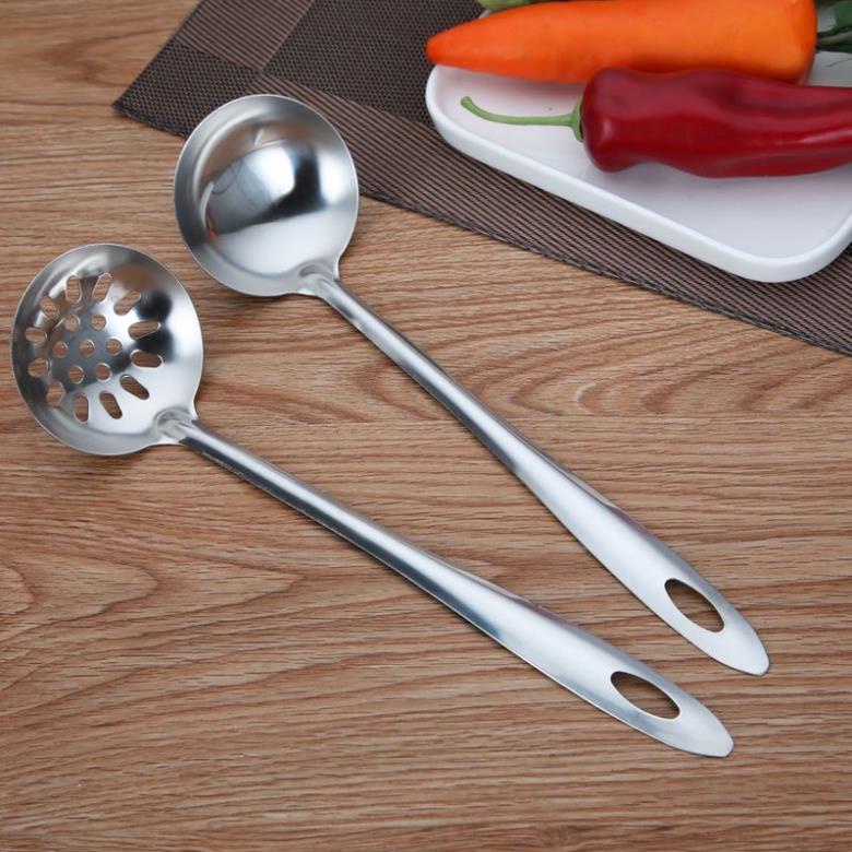 Môi múc canh inox có thủng và không thủng
