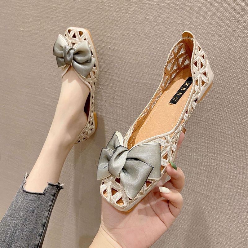 Giày sandal mũi vuông đế bằng đục lỗ thoáng khí thêu họa tiết thời trang mùa hè 2023 cho nữ