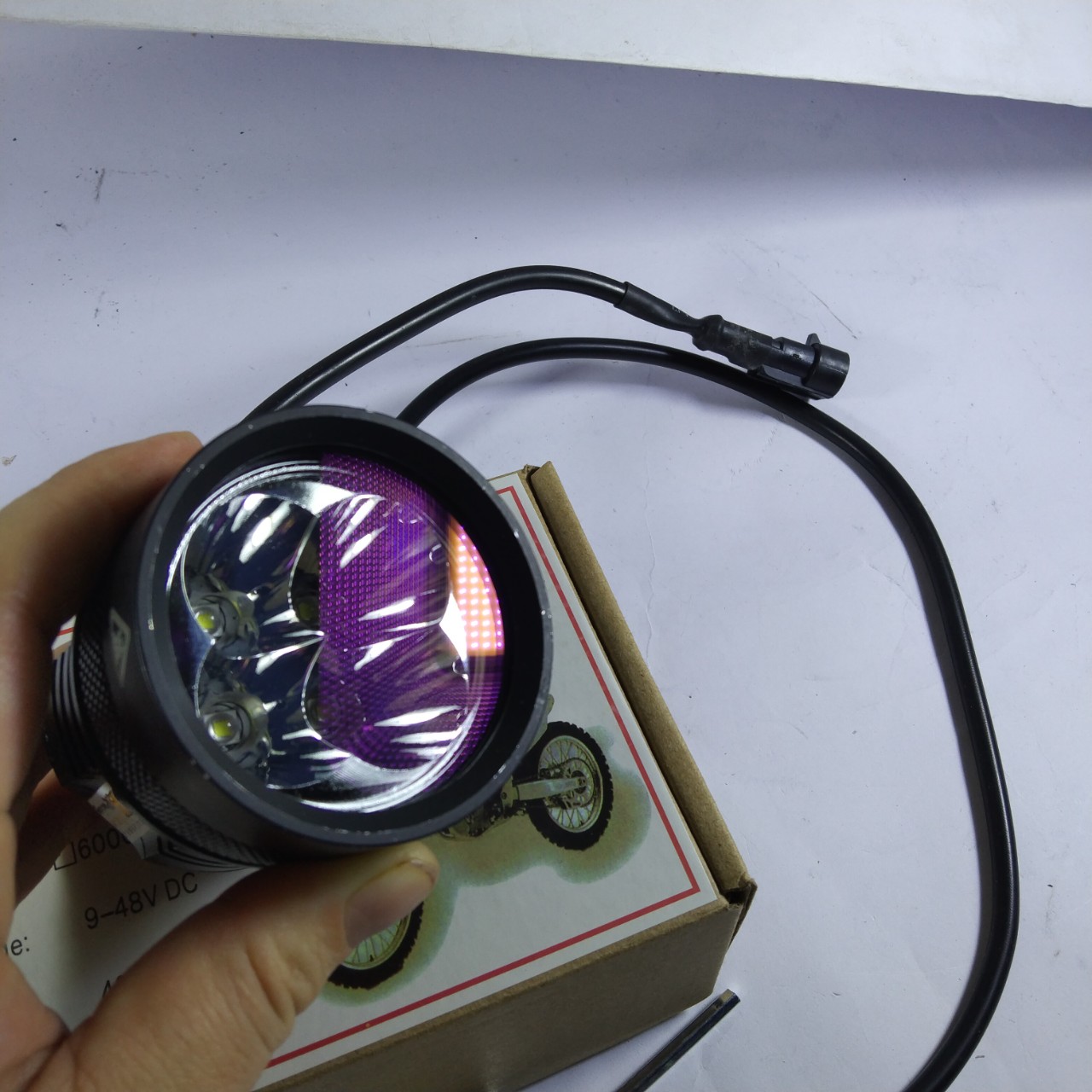 đèn trợ sáng l4x kính tím TẶNG FULL PHỤ KIỆN
