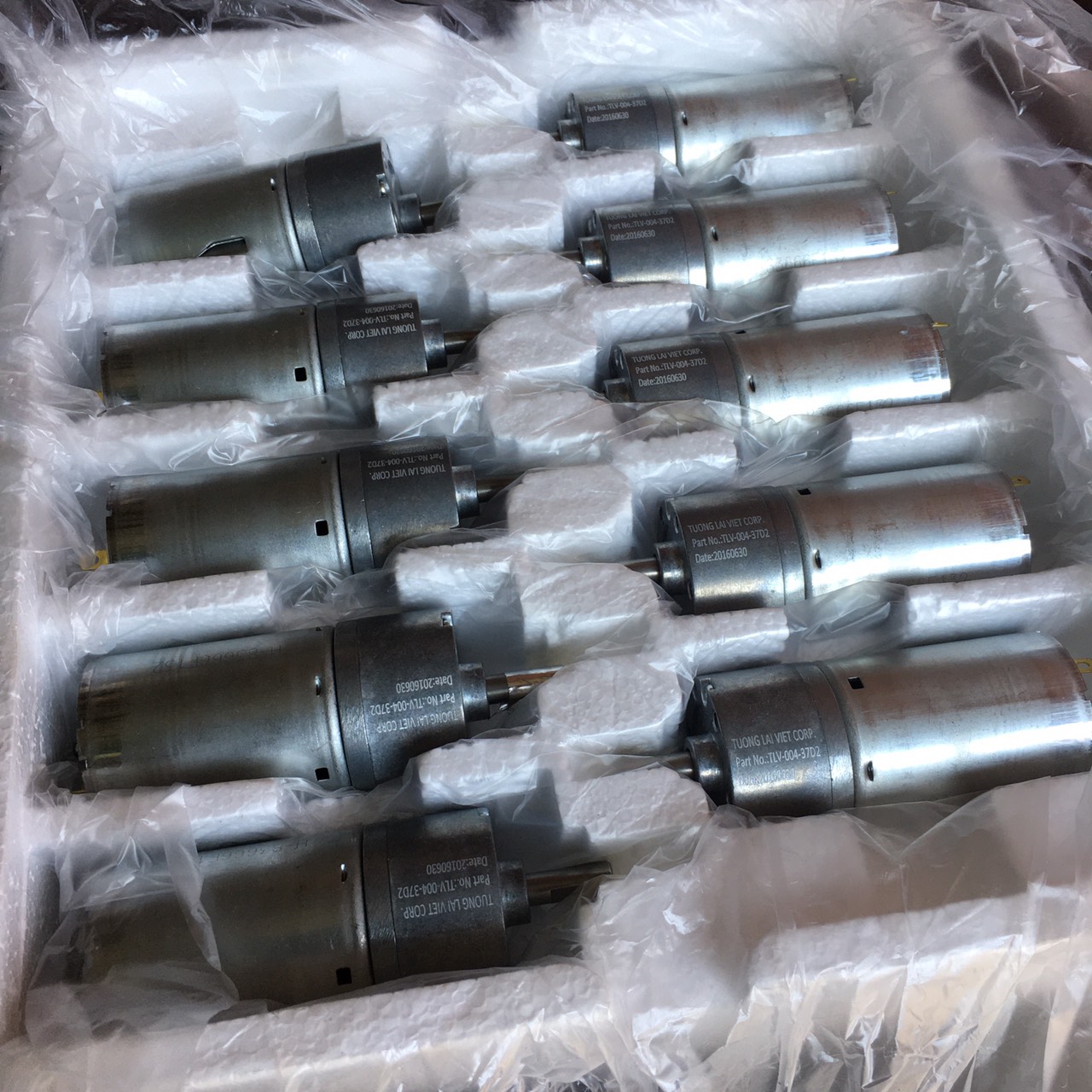 Motor giảm tốc 12V 60 vòng trên phút mới 100%