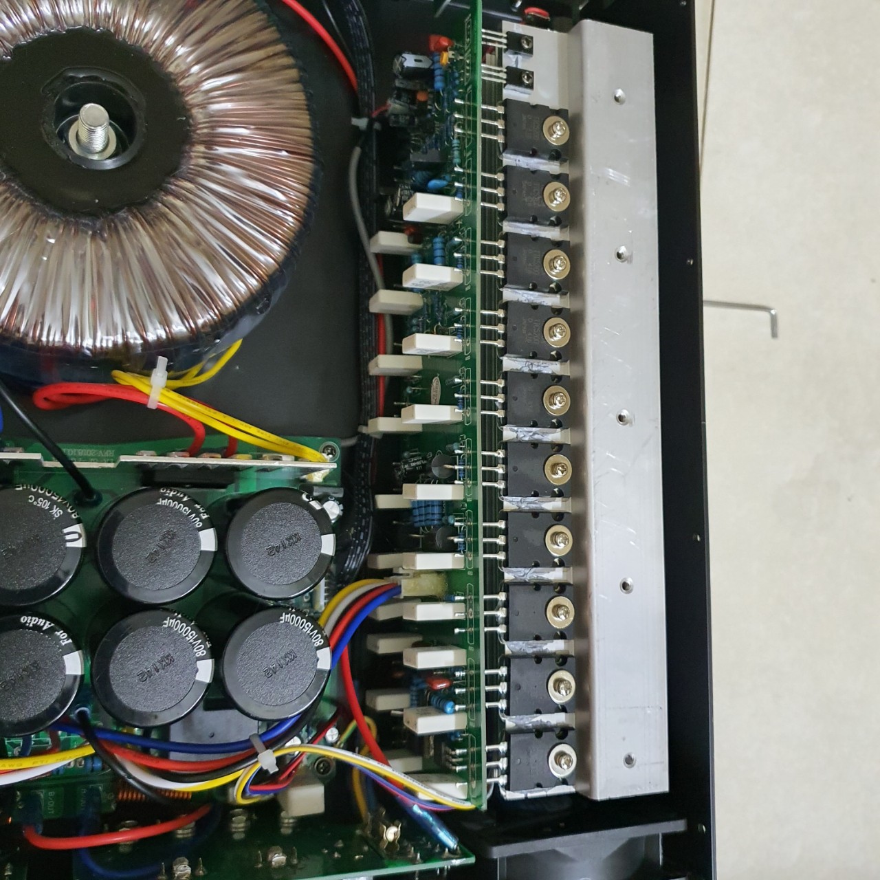 Cục đẩy công suất Yamaha P9500S 40 sò lớn