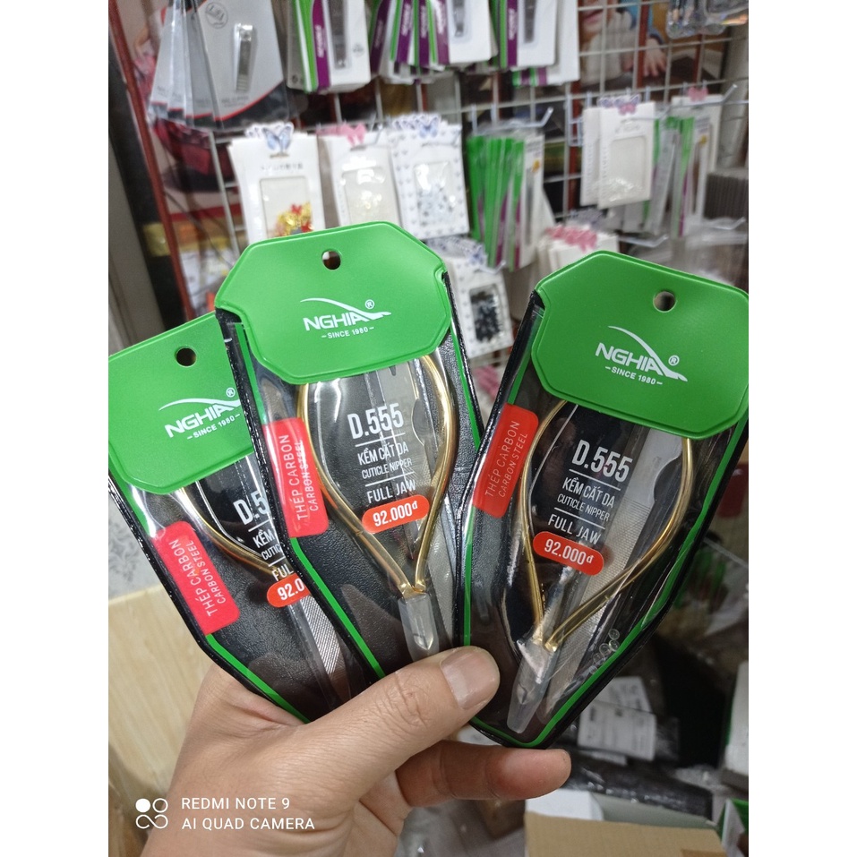 Kìm Nghĩa nhặt da D555
