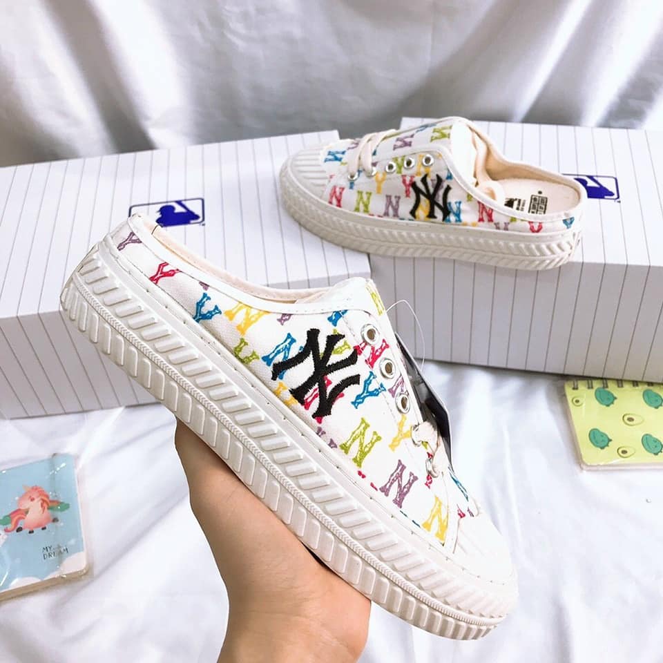 ✅[ Full Box + Bill 🌺] Giày Sục MLB Ny Đạp Gót TRẮNG HỌA TIẾT Hot Hit
