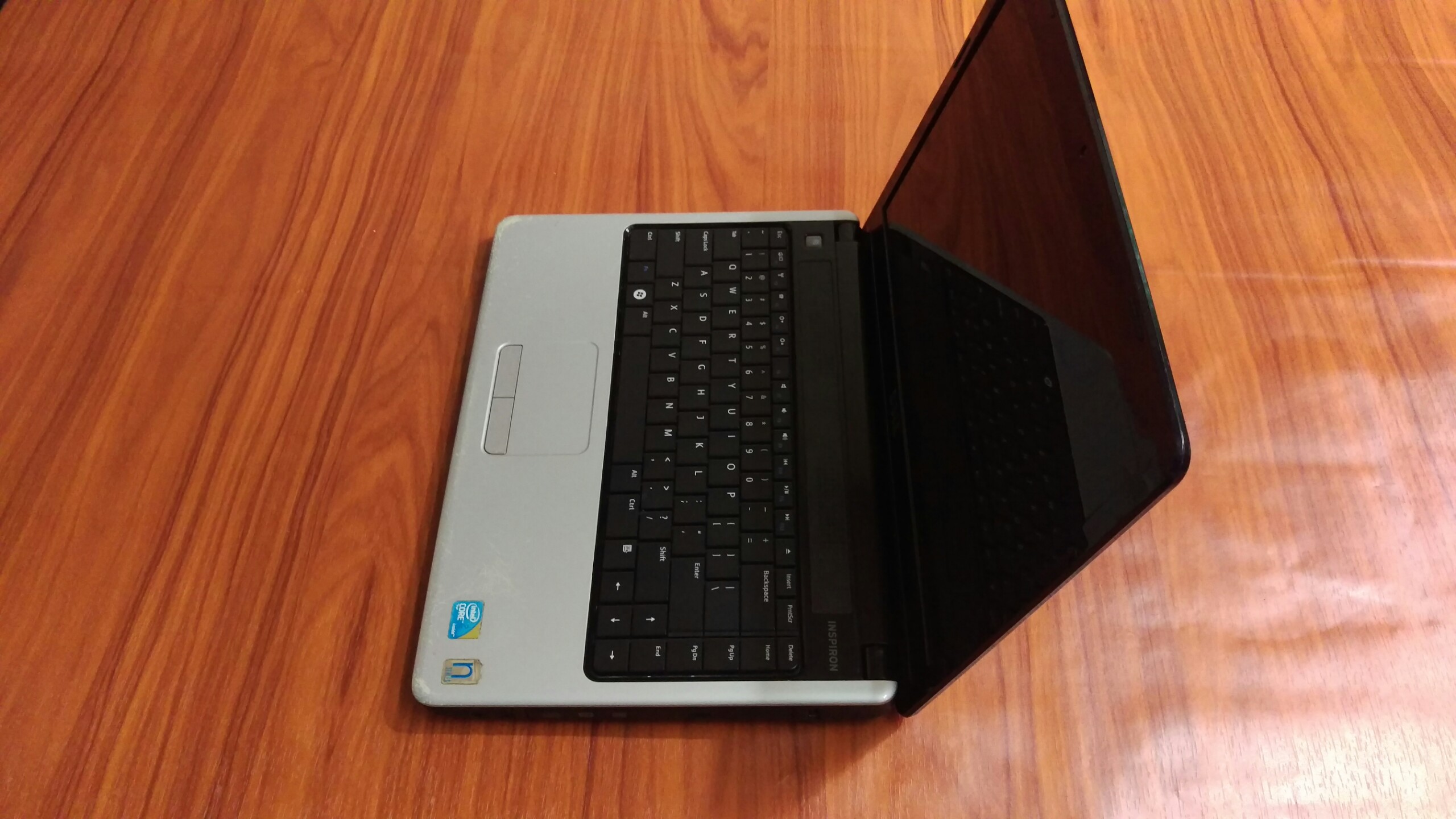 Laptop Dell thời trang, xung nhịp 2.2Ghz, cấu hình tốt giá cạnh tranh, ram 4G , Ổ HDD 320G nhanh mượt, màn hình 14 inch, phù hợp dùng làm việc, học tập, giải trí, tặng chuột không dây