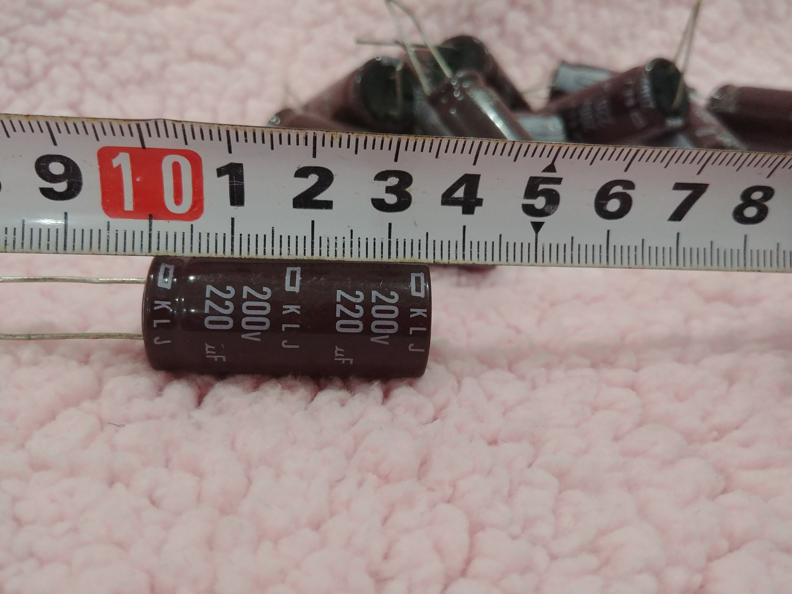 COMBO Tụ hóa 220U/200V ( 20 pcs )