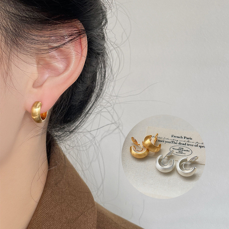 New%202025%20Retro%20Gold%20Frosted%20C%20Shape%20Ear%20Clip%20Earrings%20for%20Women%20Trendy%20Jewelry%20Accessories%20-%20Image%203