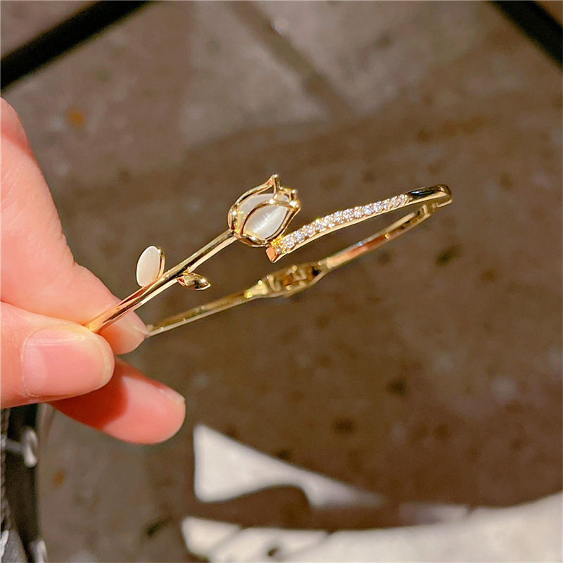 Exquisite%20Tulip%20Bracelet%20Fashion%20Personalized%20Bracelet%20Birthday%20Anniversary%20Gift%20Runrui%20-%20Image%202