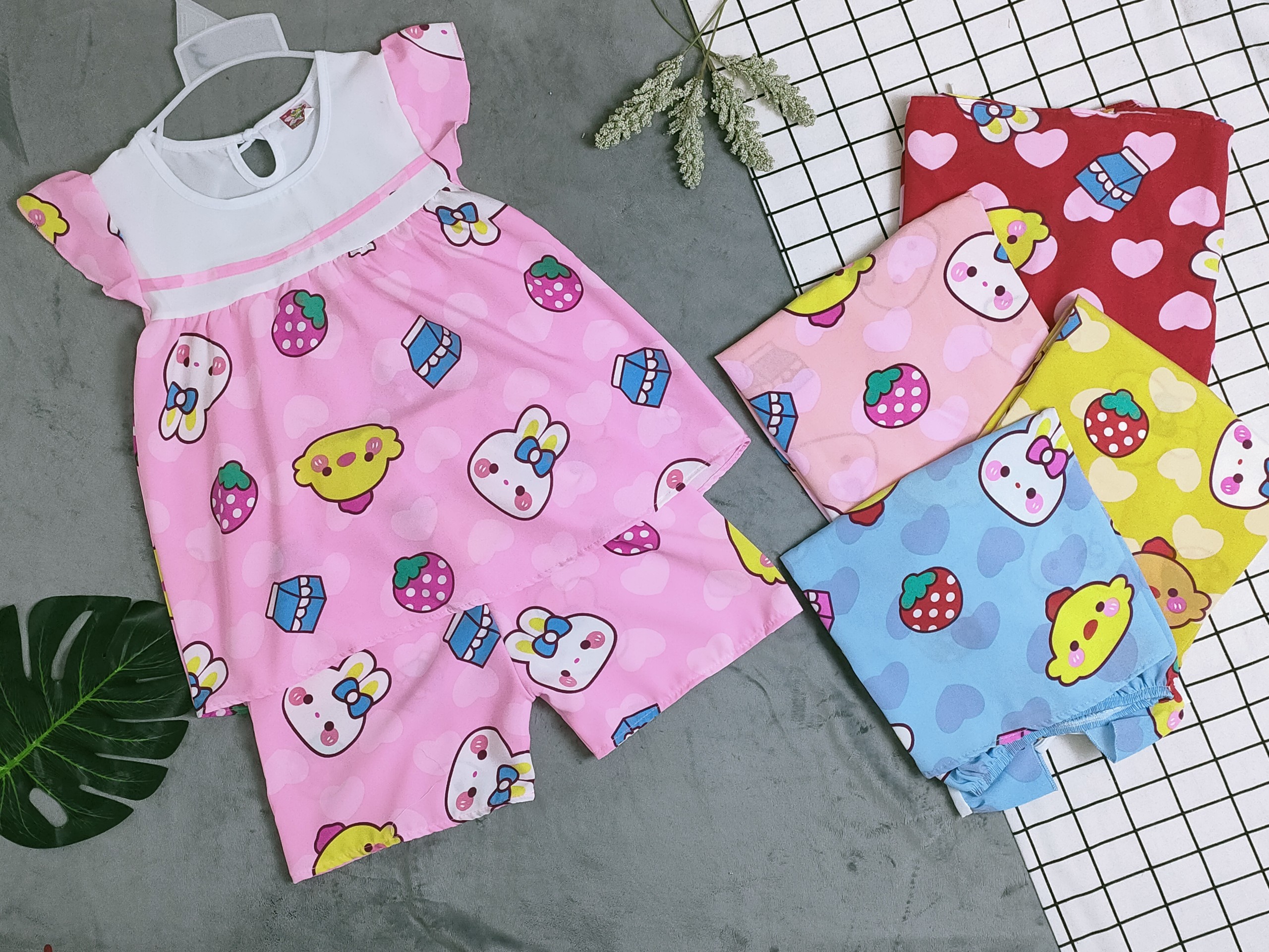 ( 3 bộ 3 màu 3 họa tiết khác nhau) Combo 3 bộ lụa tay cánh tiên bé (6-18kg)