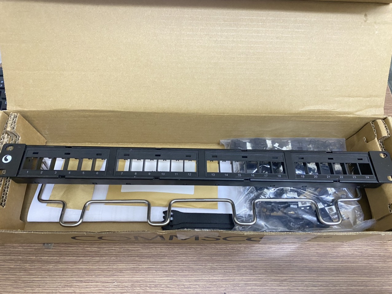 Thanh đấu nối mạng Patch Panel 24 Port Cat6 Commscope