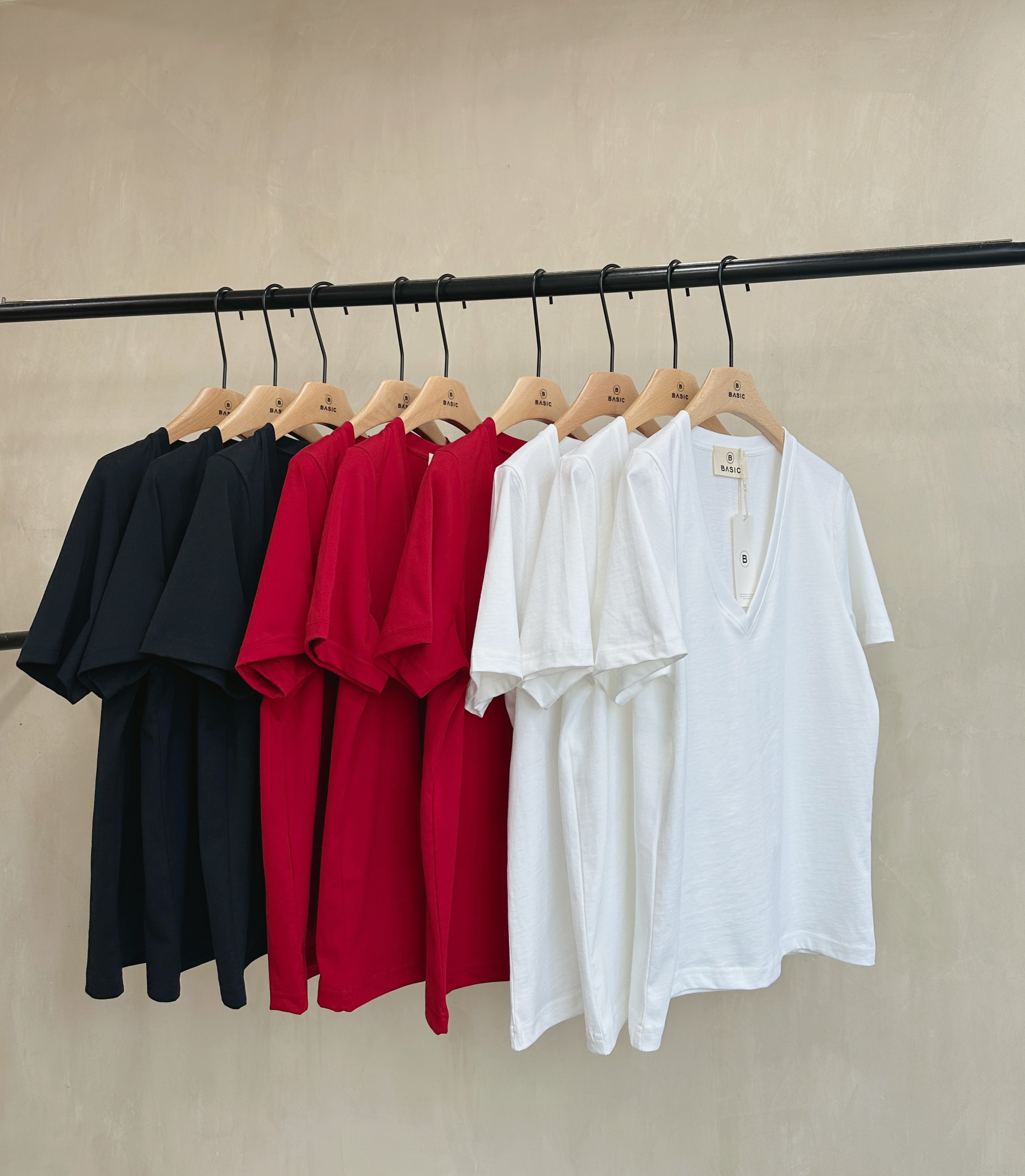 Áo thun tay ngắn cổ tim BASIC HARI TOP