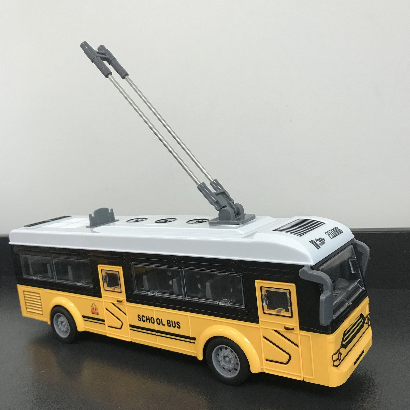 Remote Control Bus Opening Doors RC School Bus Stylish Design for Kids